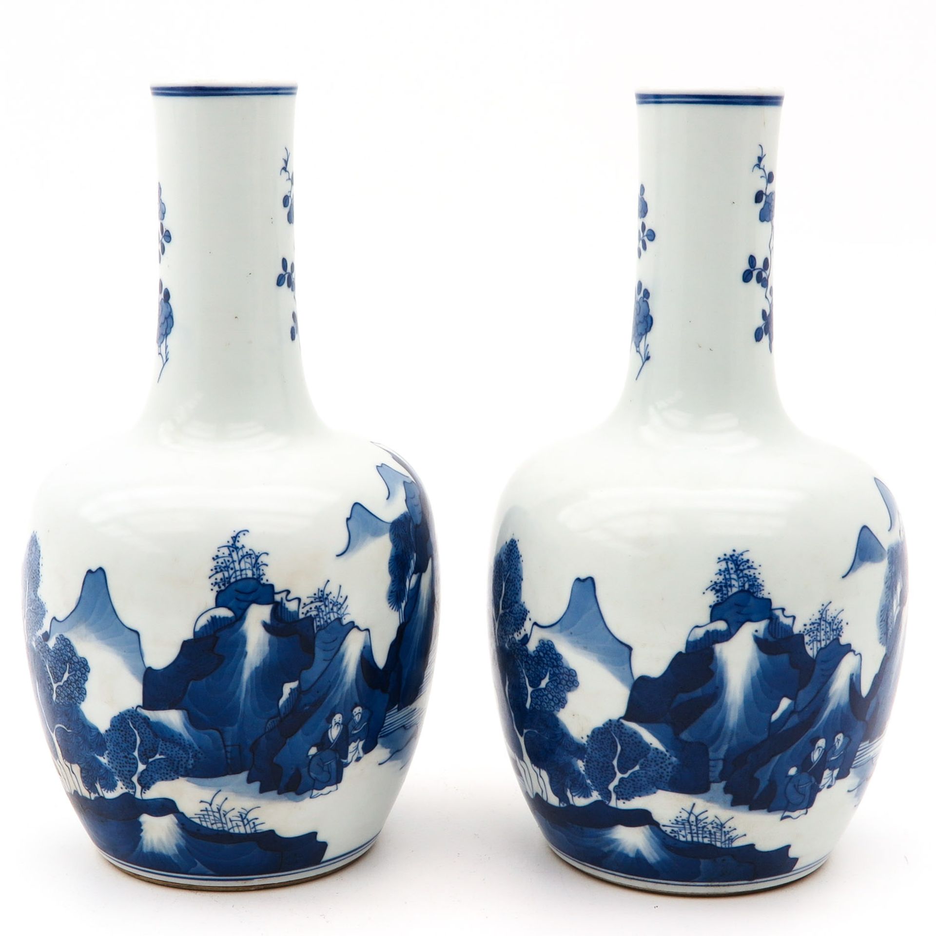 A Pair of Blue and White Vases - Image 2 of 10