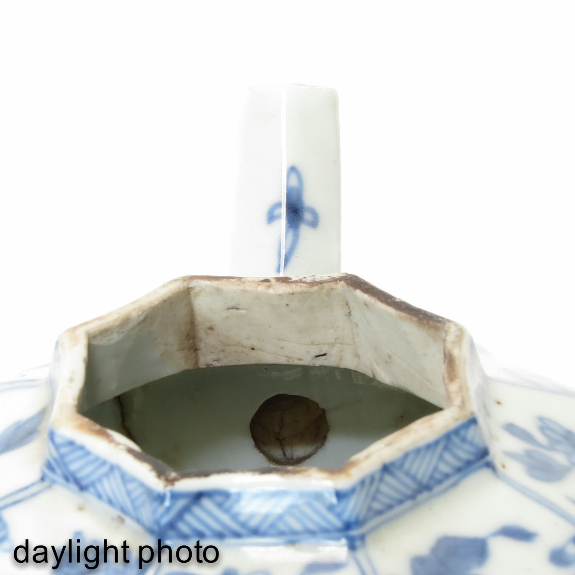 A Blue and White Teapot - Image 9 of 9