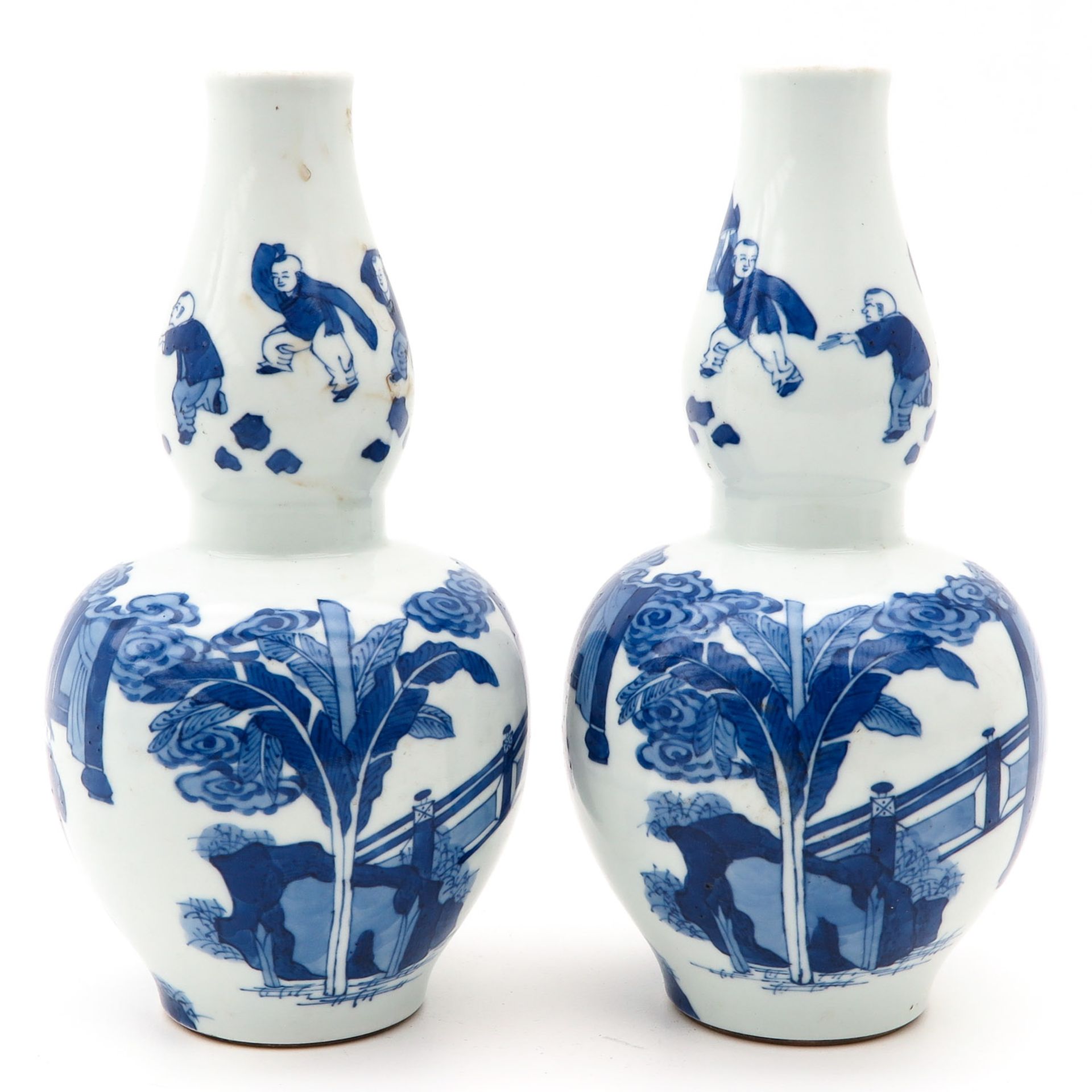 A Pair of Blue and White Gourd Vases - Image 3 of 10