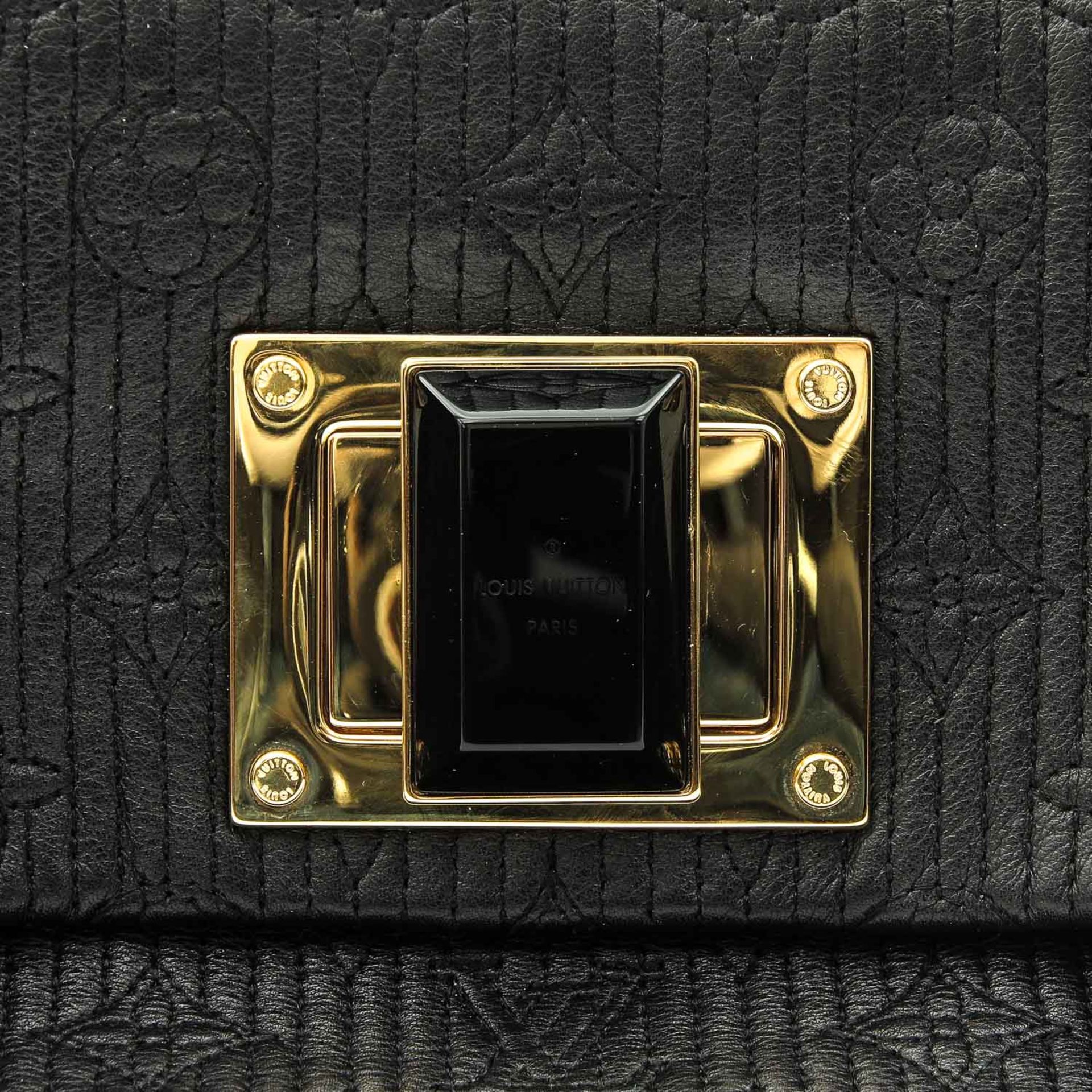 A Louis Vuitton Limited Edition Clutch - Image 5 of 7