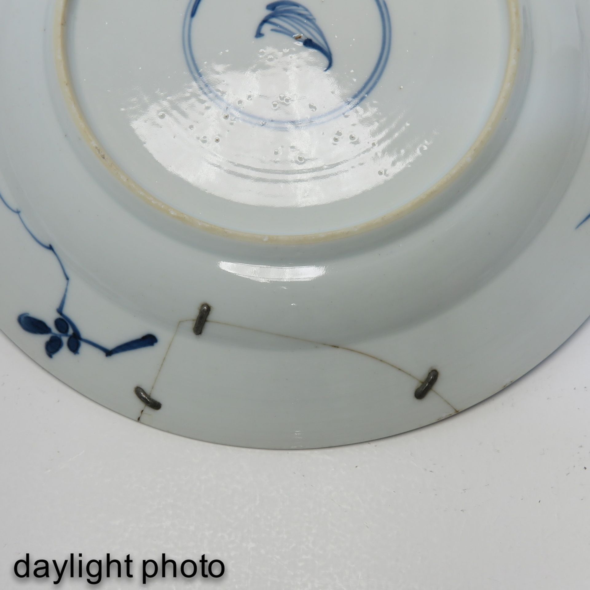 A Lot of 2 Blue and White Plates - Image 10 of 10