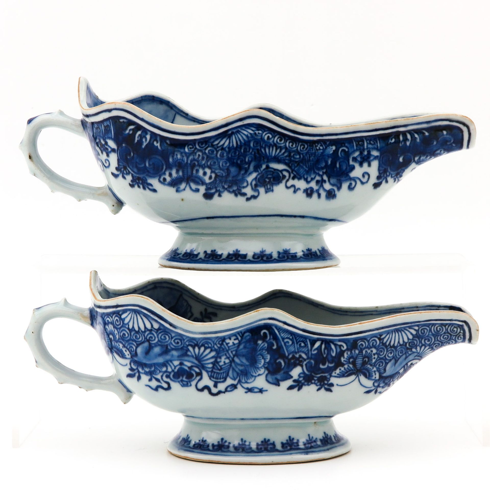 A Pair of Blue and White Gravy Boats - Image 3 of 9