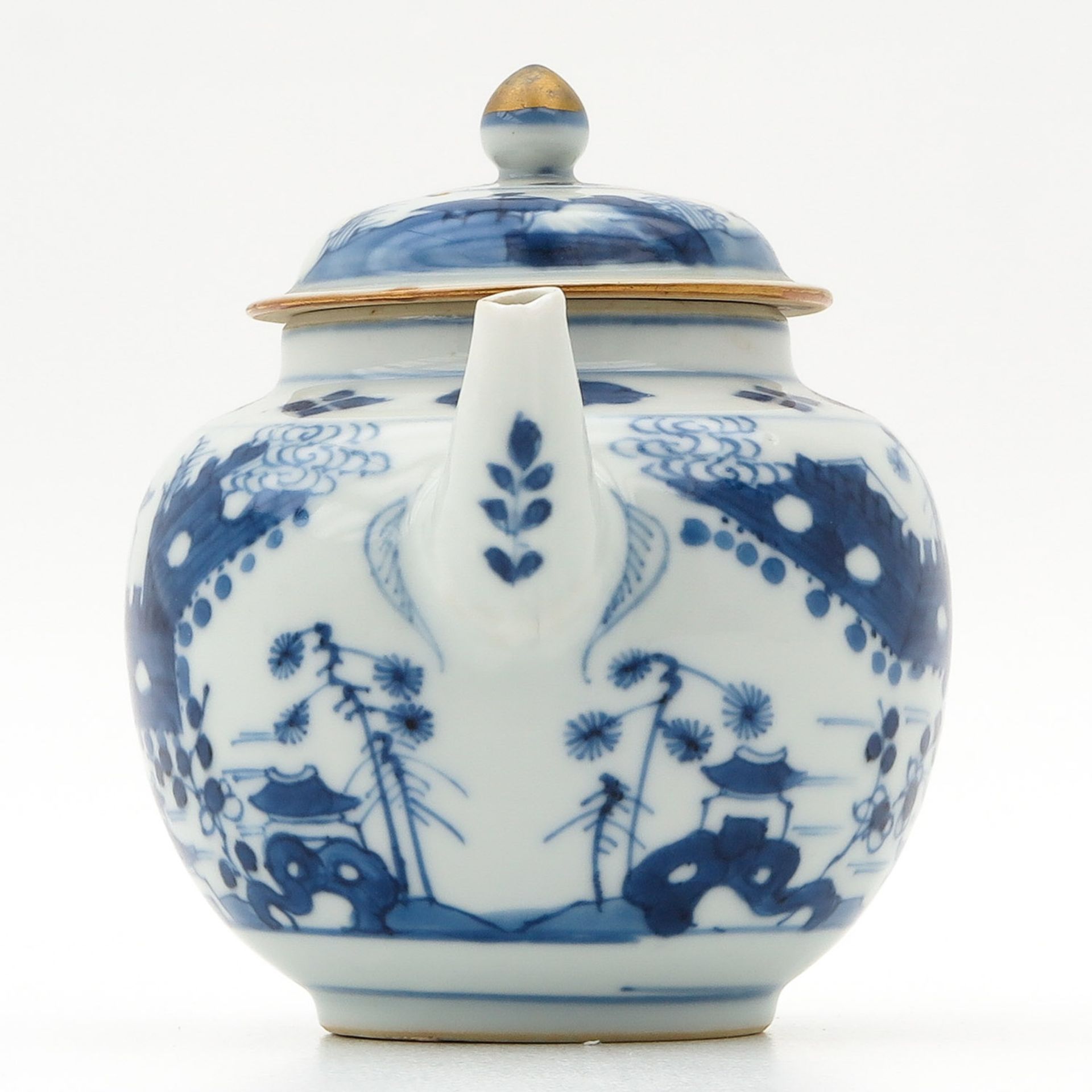 A Blue and White Teapot - Image 4 of 10