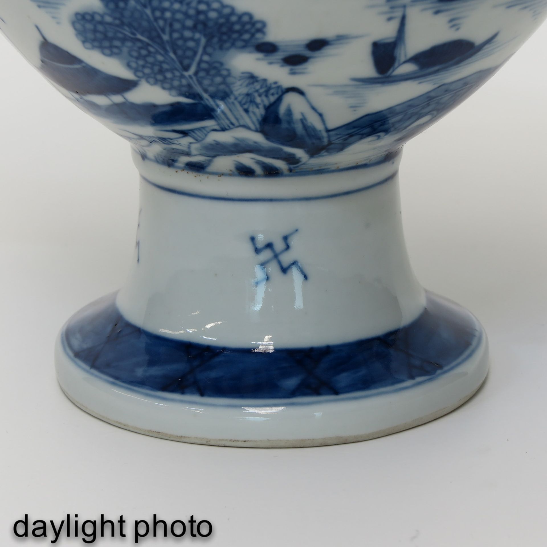 A BLue and White Teapot - Image 9 of 10