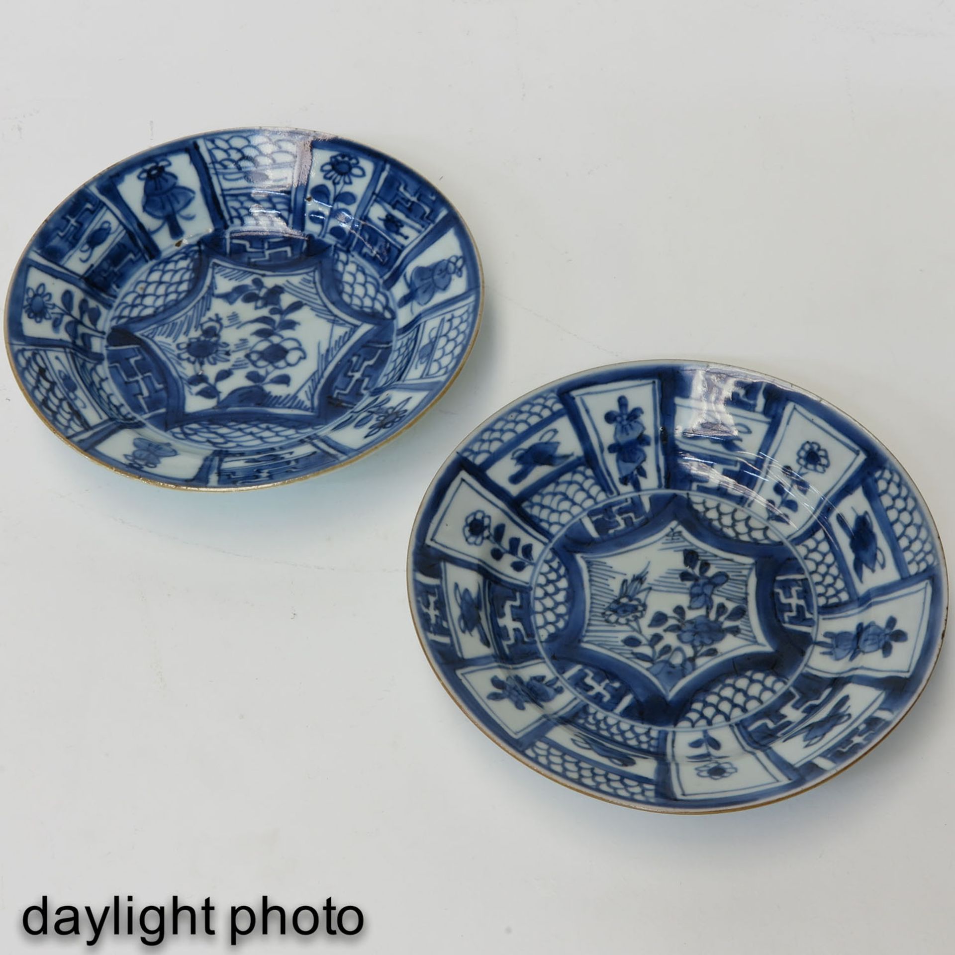 A Pair of Small Blue and White Plates - Image 7 of 9