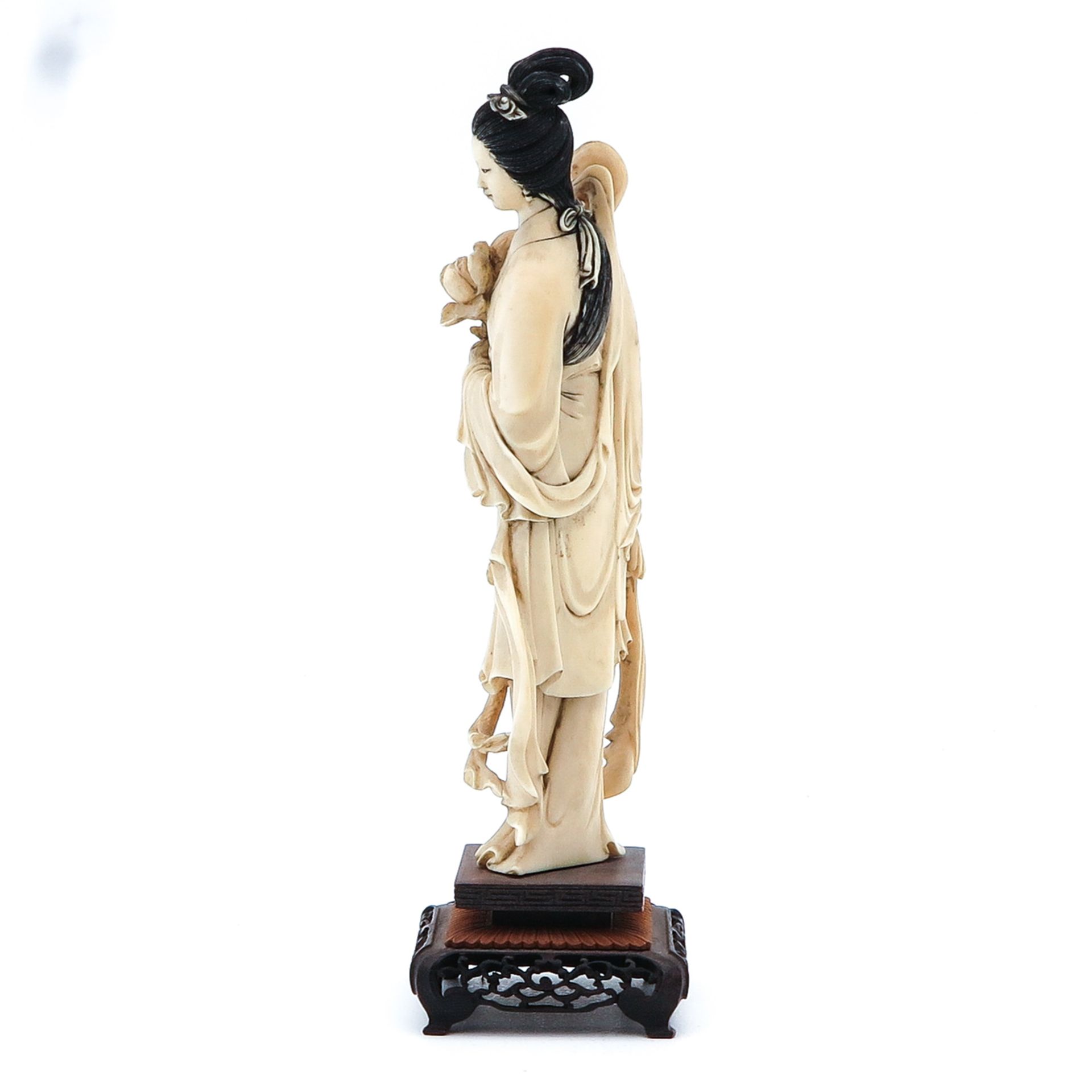 A Carved Chinese Sculpture - Image 2 of 10