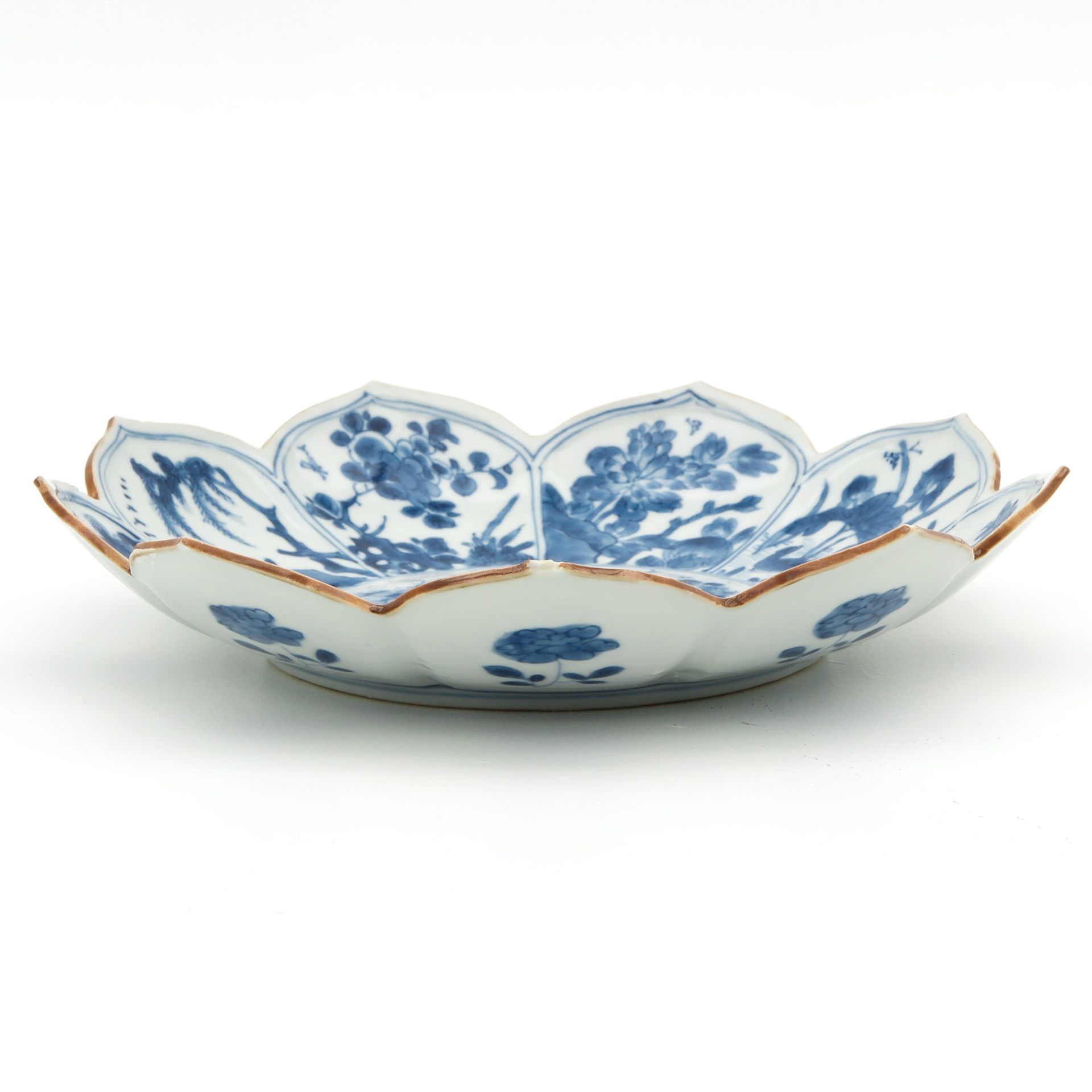 A Blue and White Dish - Image 4 of 9