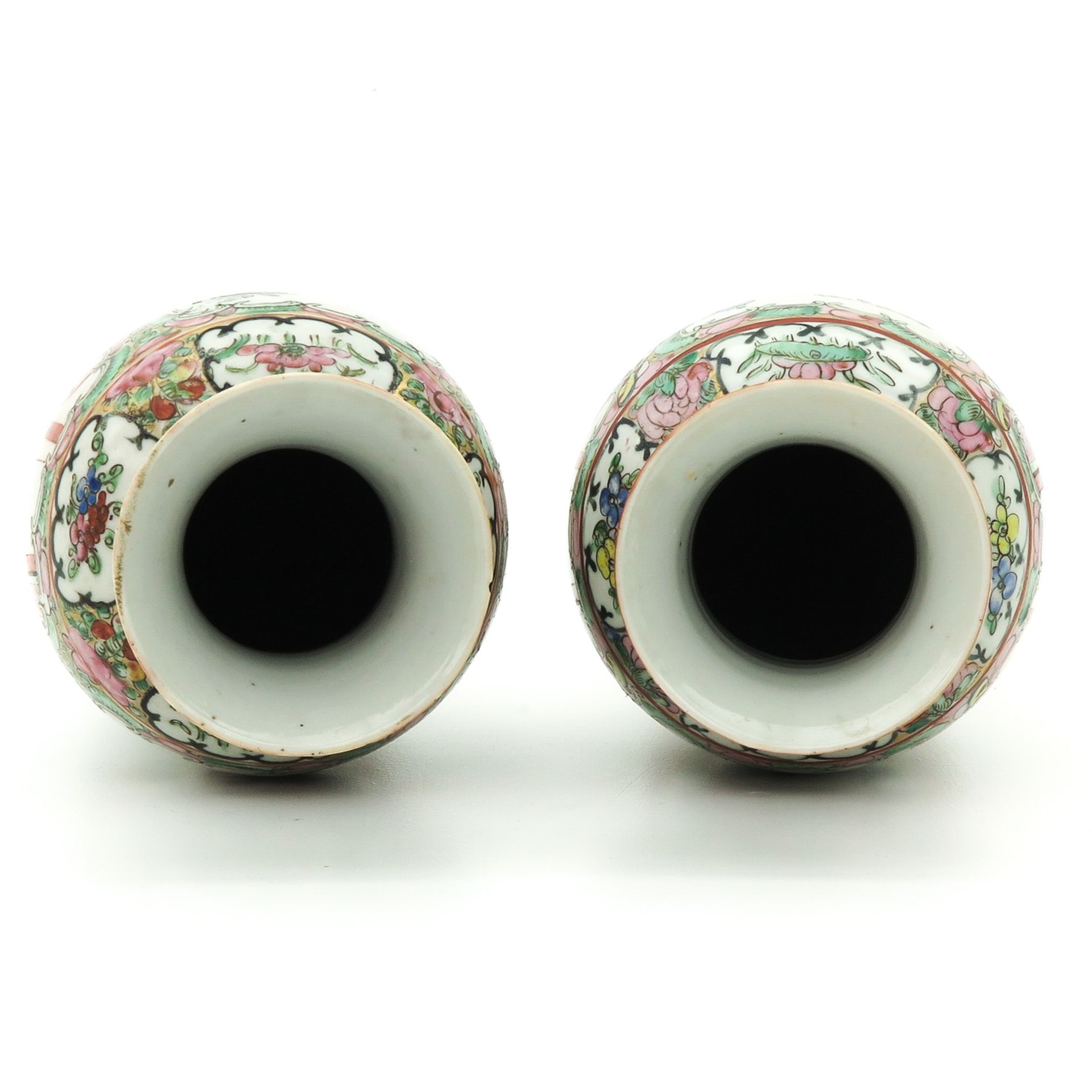 A Pair of Cantonese Vases - Image 5 of 10