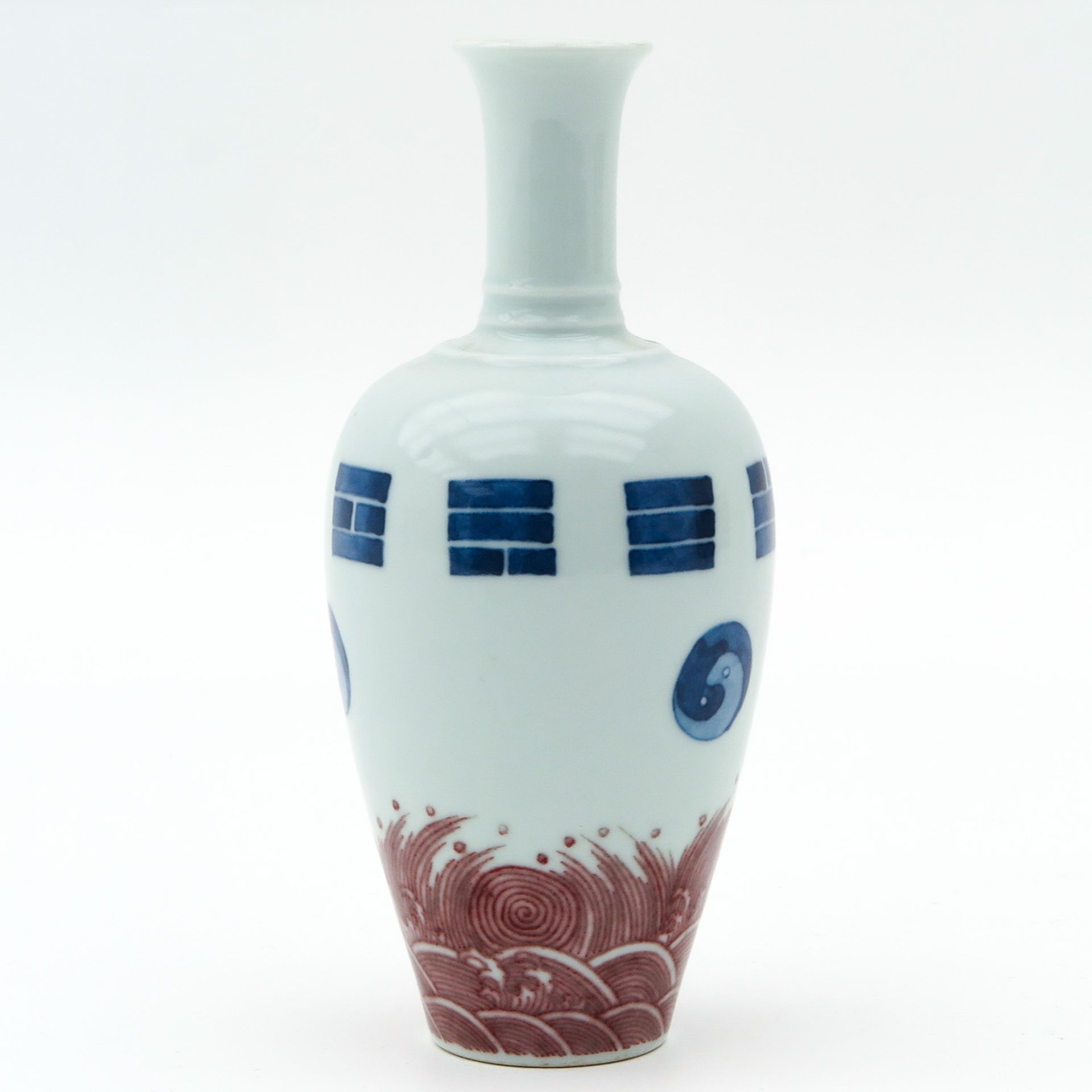 A Red and Blue Decor Vase - Image 3 of 10