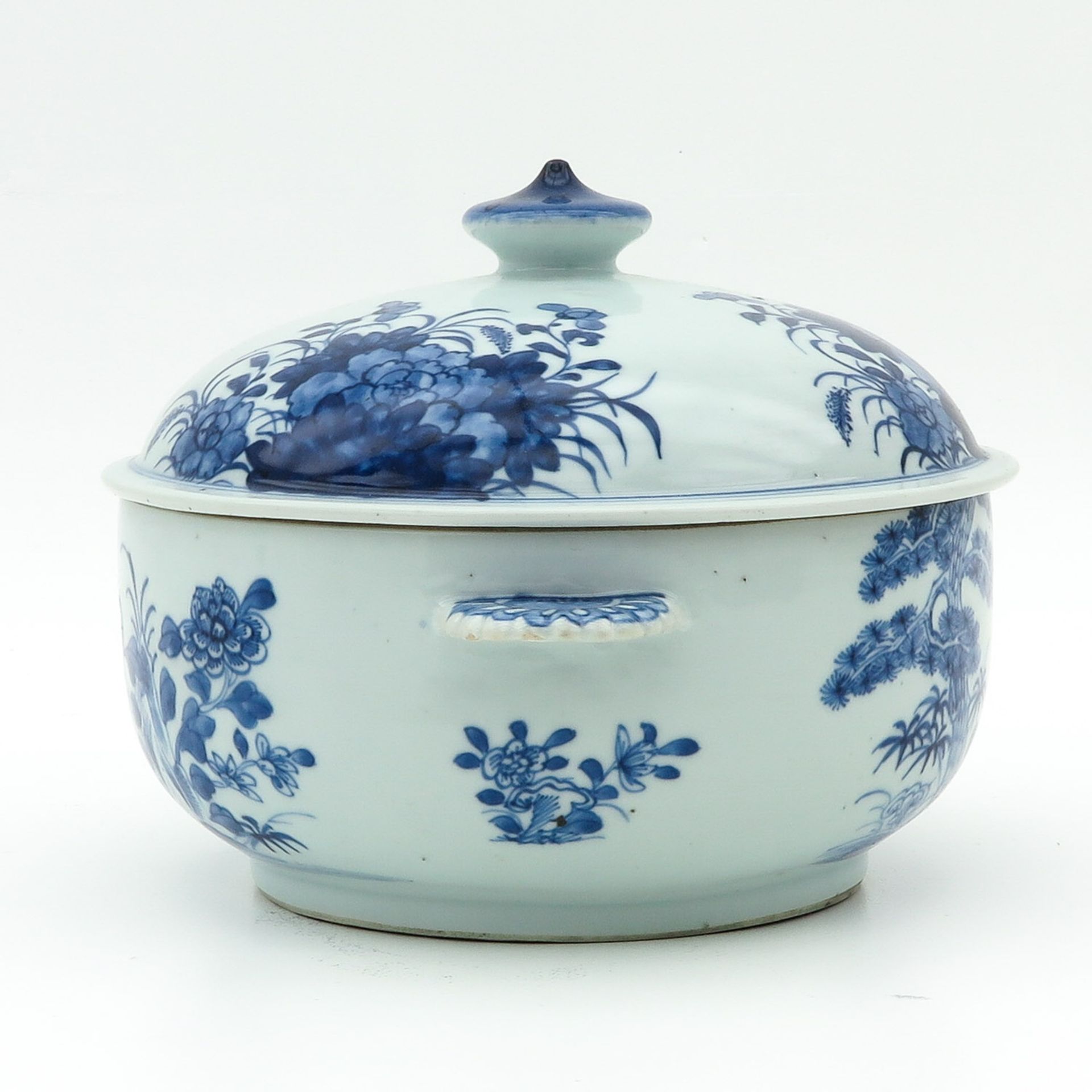 A Blue and White Serving Bowl with Cover - Bild 2 aus 9