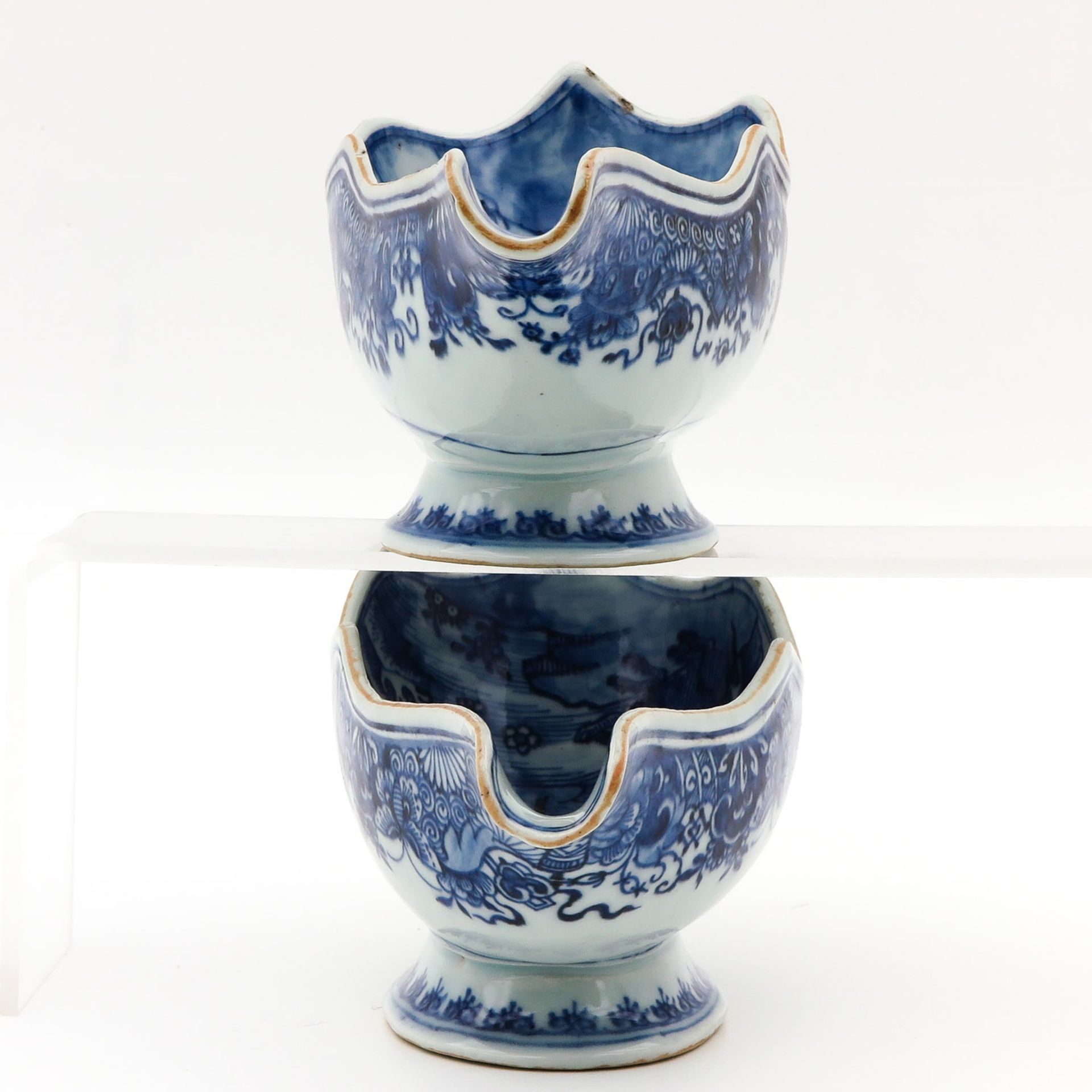 A Pair of Blue and White Gravy Boats - Image 4 of 9