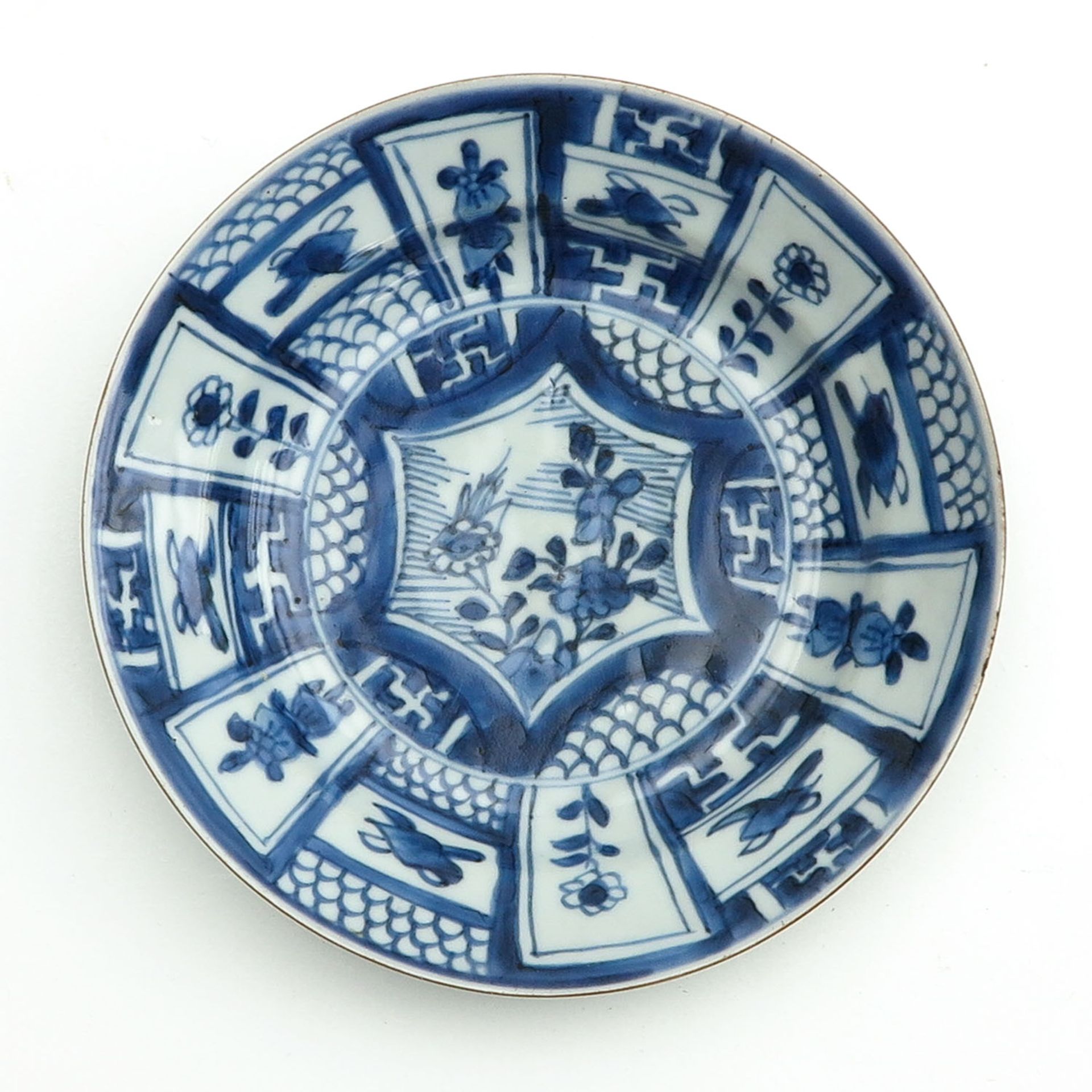 A Pair of Small Blue and White Plates - Image 5 of 9