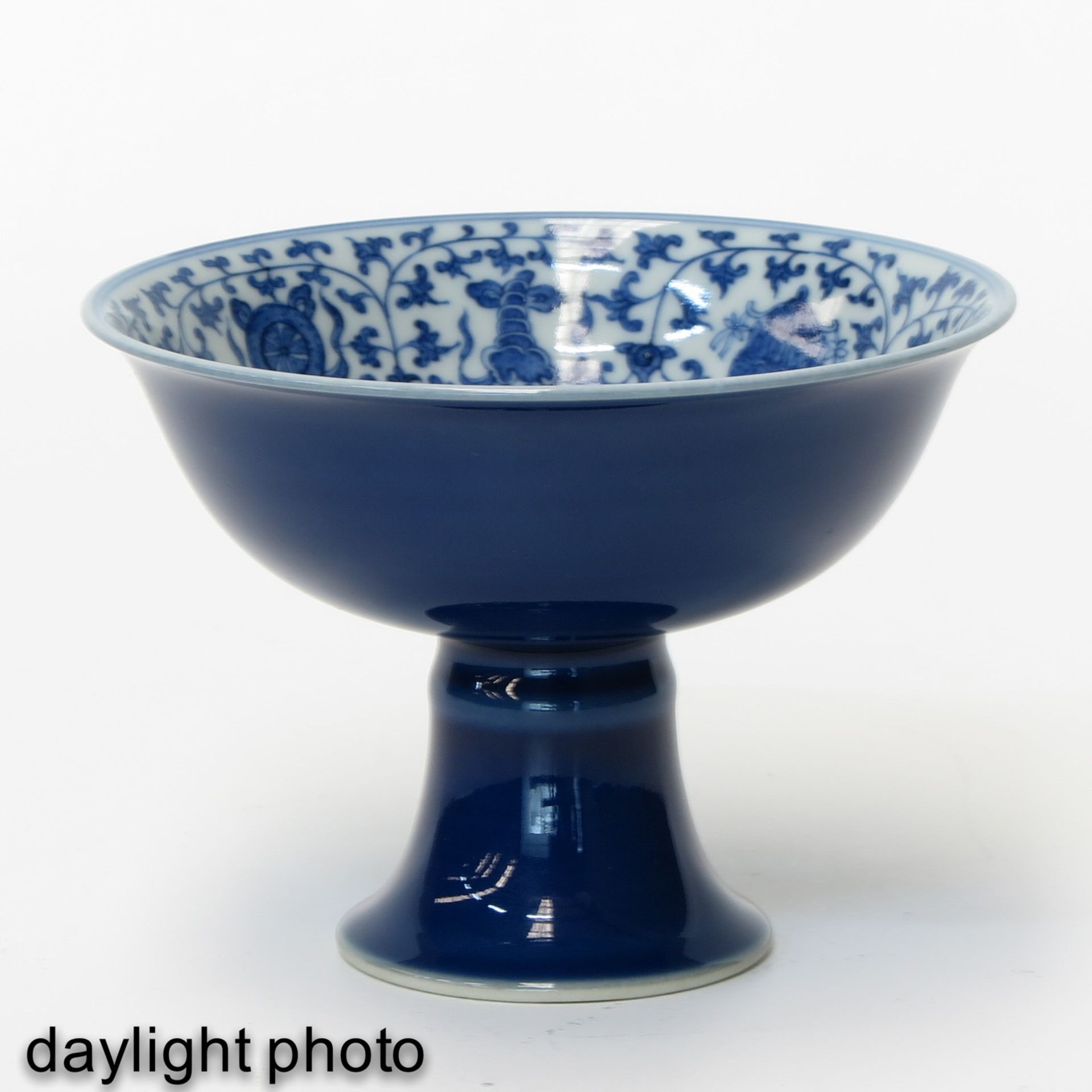 A Blue and White Stem Cup - Image 7 of 10