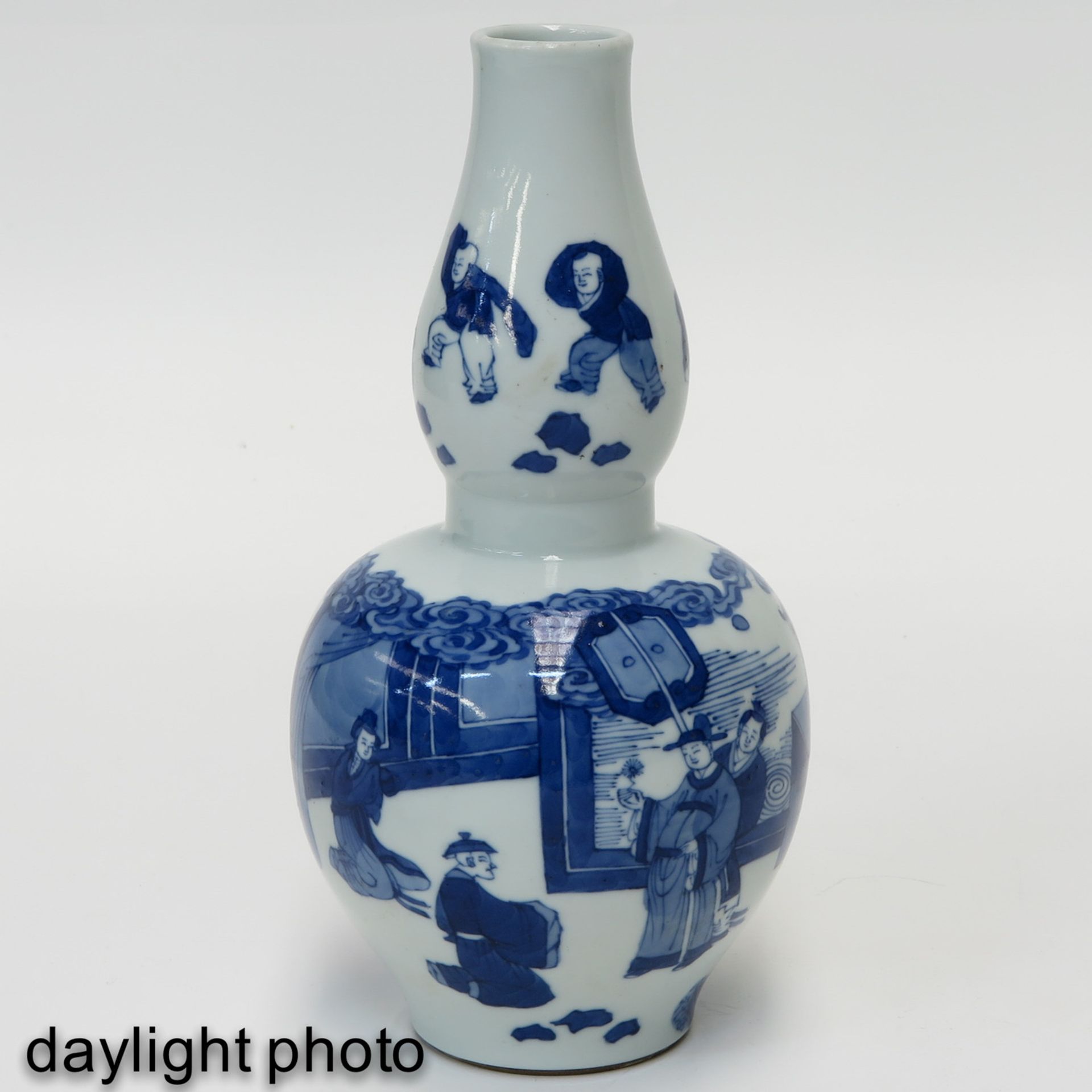 A Pair of Blue and White Gourd Vases - Image 7 of 10