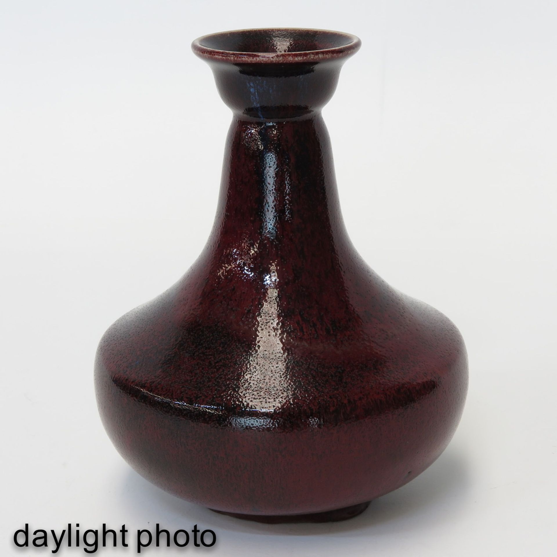 A Sang de Boeuf Vase - Bild 7 aus 10