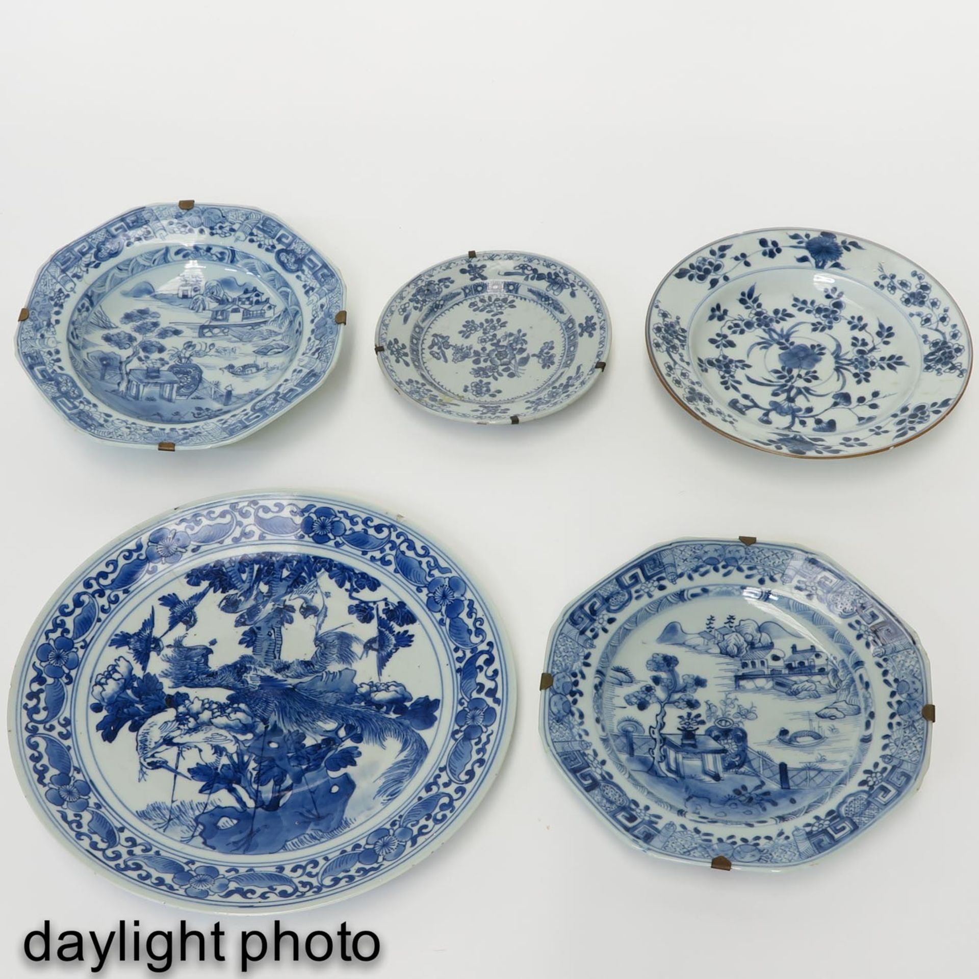 A Diverse Collection of 5 Plates - Image 7 of 10