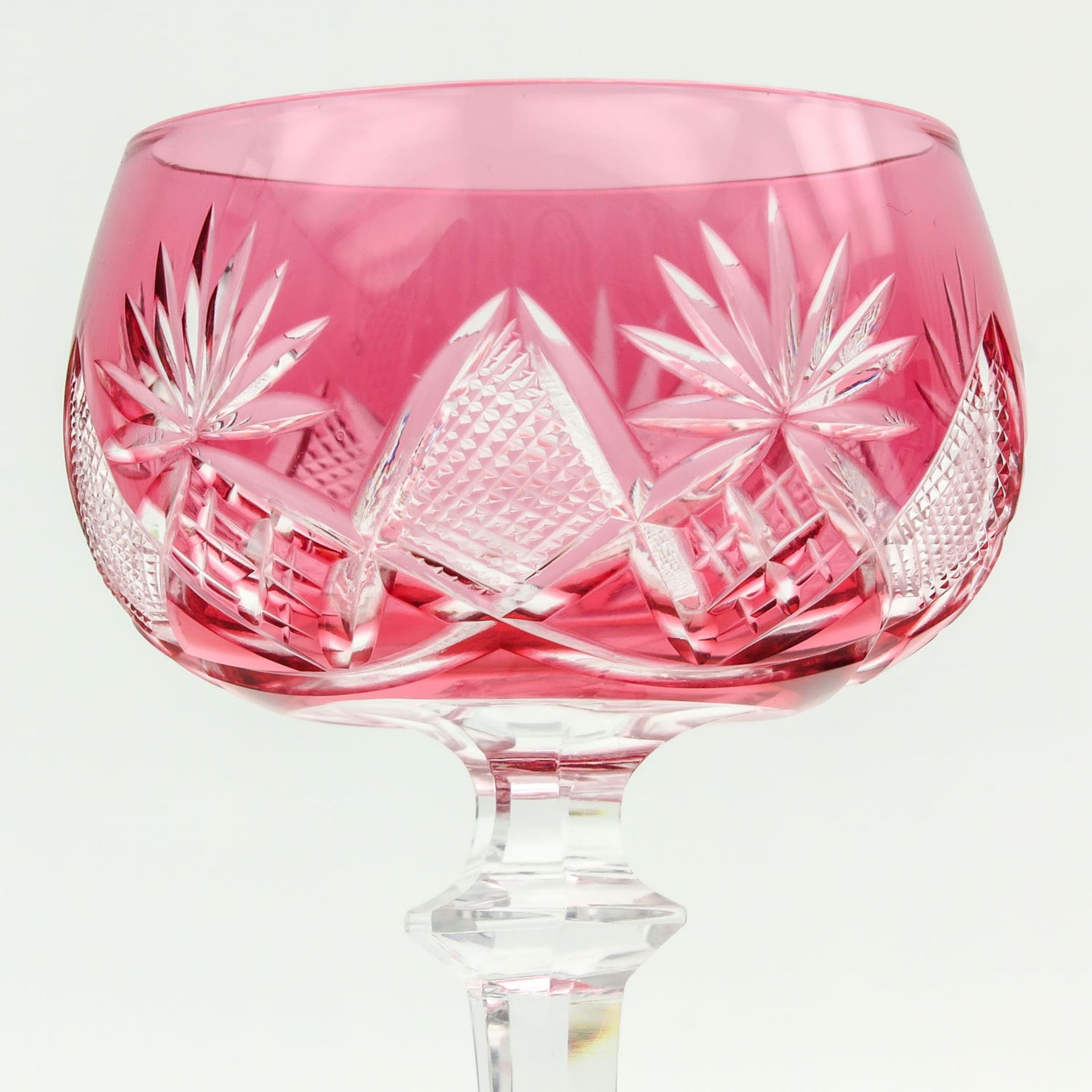 A Collection of Colored Crystal Stemware - Bild 9 aus 10
