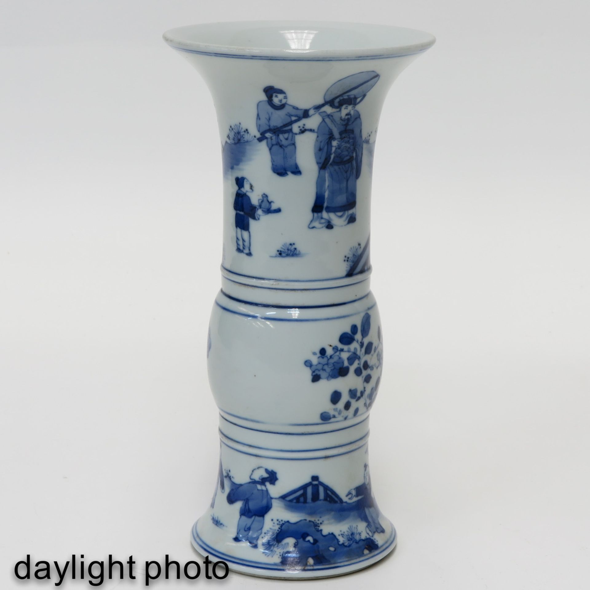 A Blue and White Gu Vase - Image 7 of 10