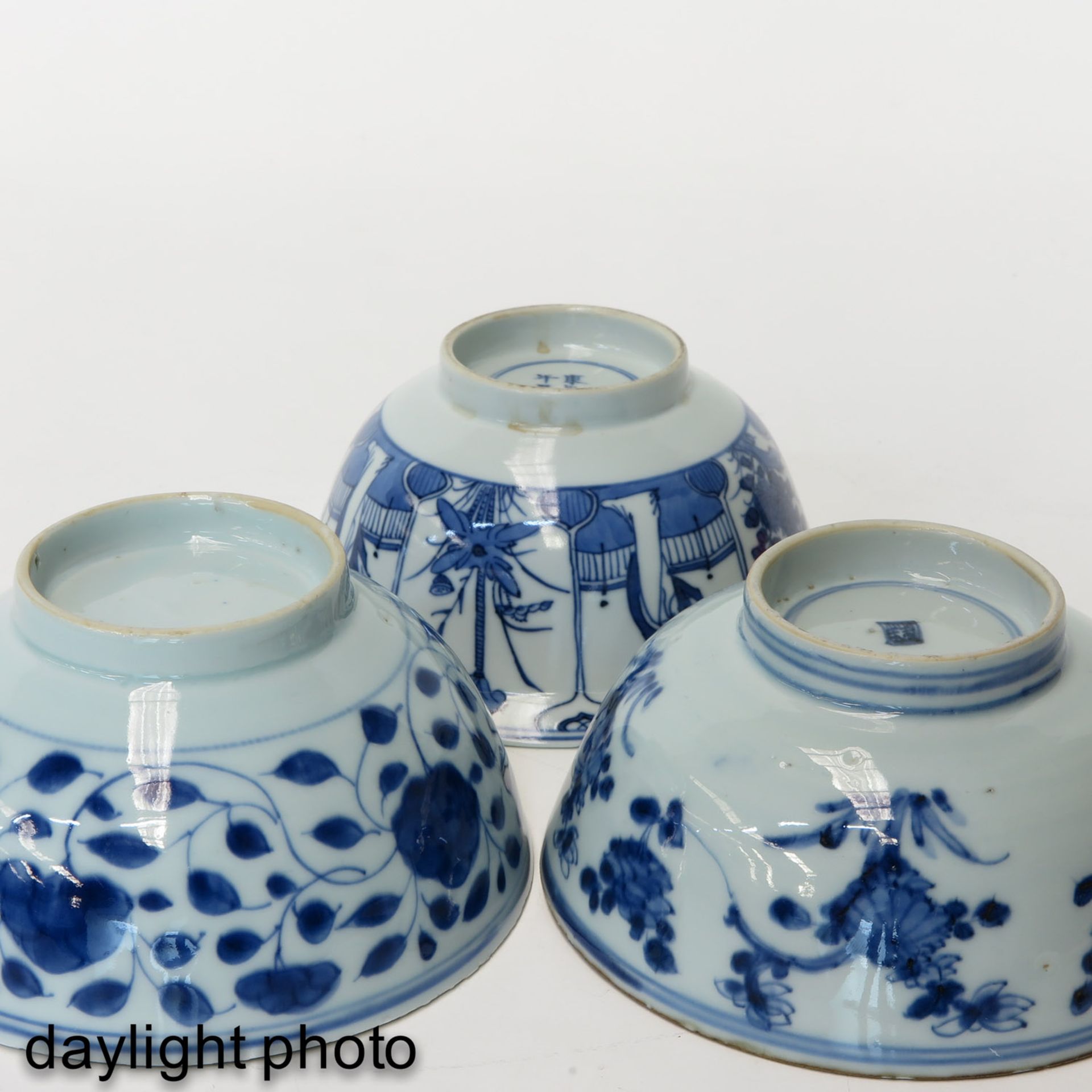 A Lot of 3 Blue and White Bowls - Image 8 of 10