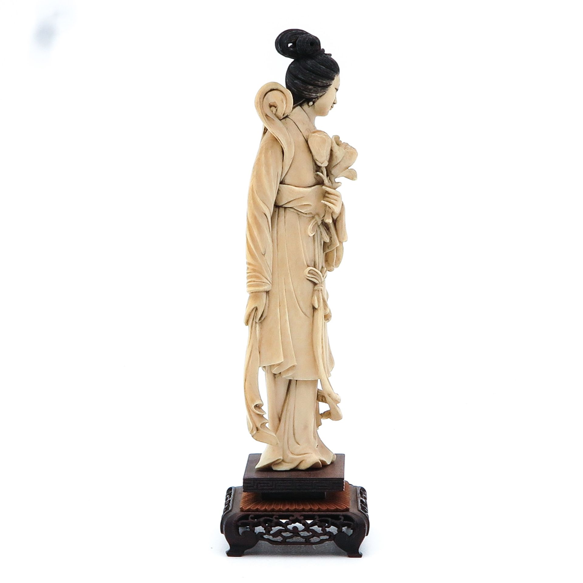 A Carved Chinese Sculpture - Image 4 of 10