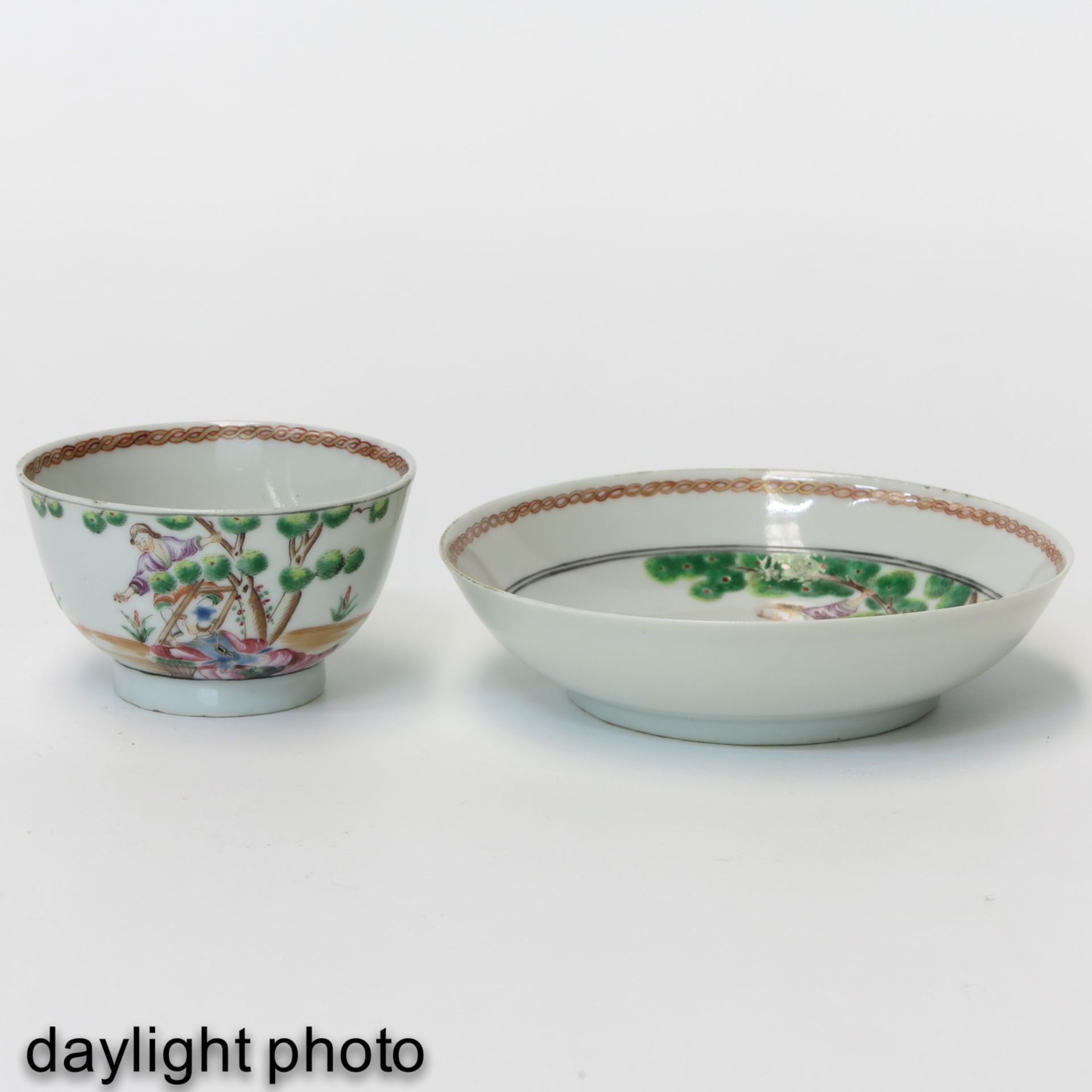 A Polychrome Decor Cup and Saucer - Bild 7 aus 10