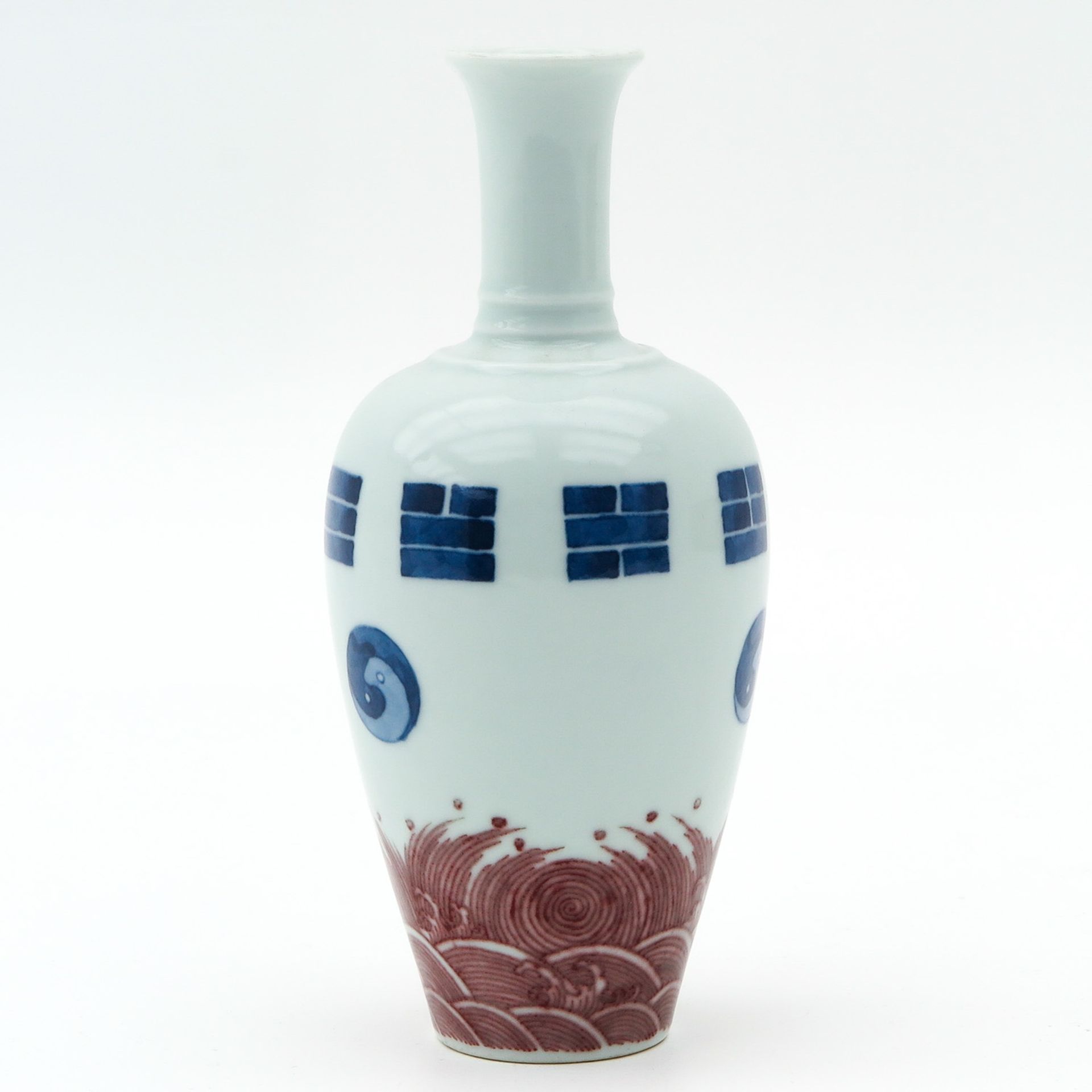 A Red and Blue Decor Vase - Image 4 of 10