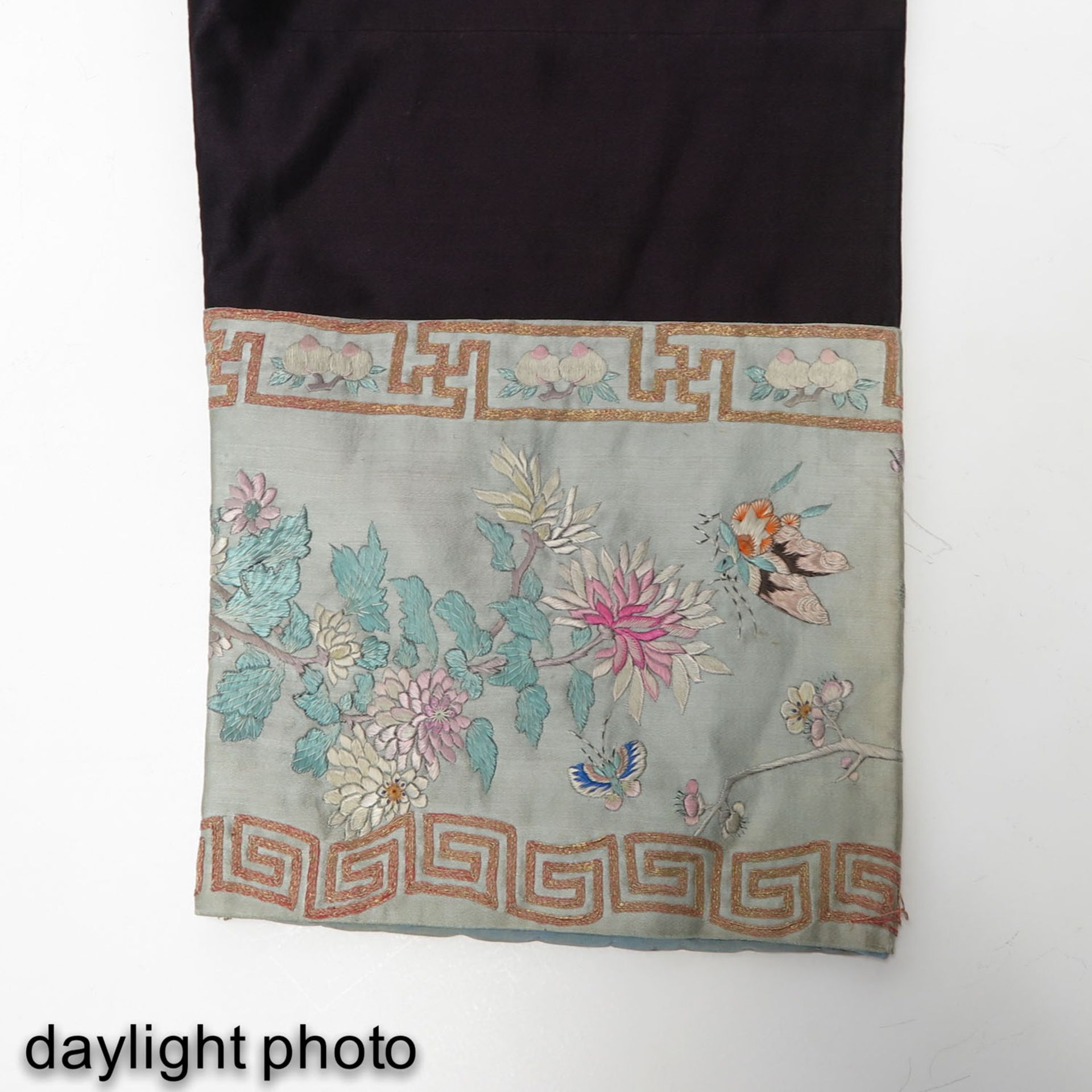 2 Chinese Silk Embroidered Textiles - Bild 7 aus 9