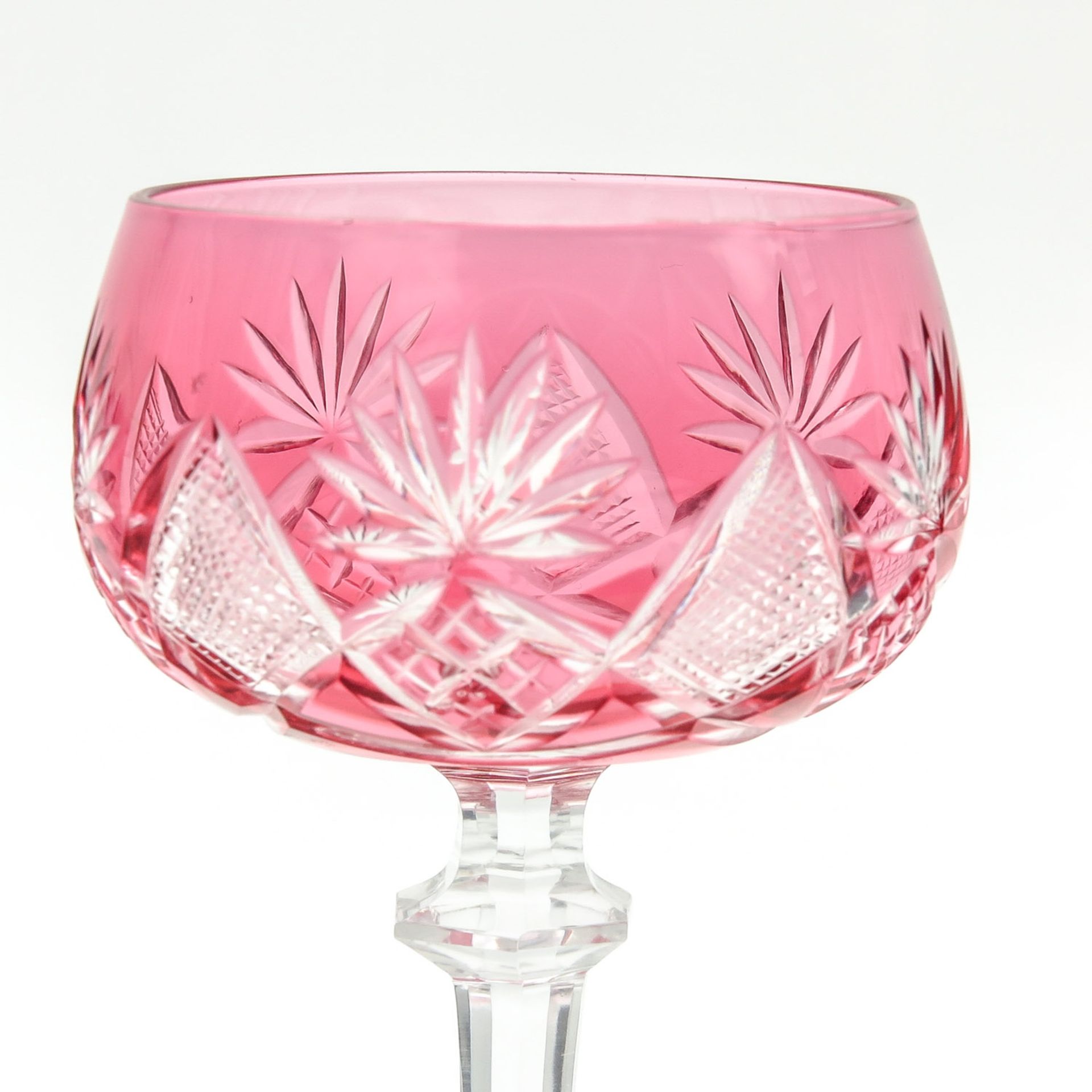 A Collection of Colored Crystal Stemware - Bild 6 aus 10