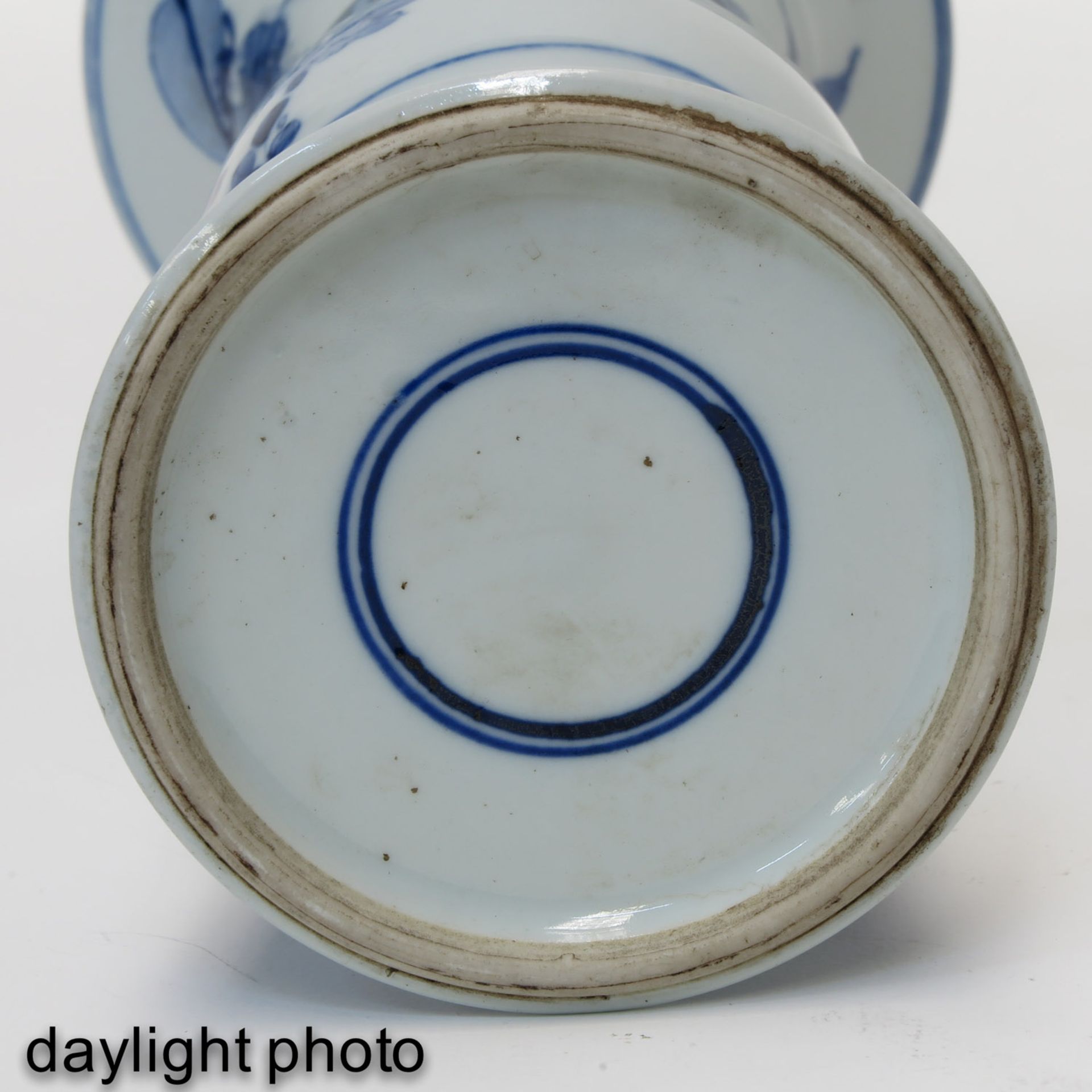 A Blue and White Gu Vase - Image 9 of 10