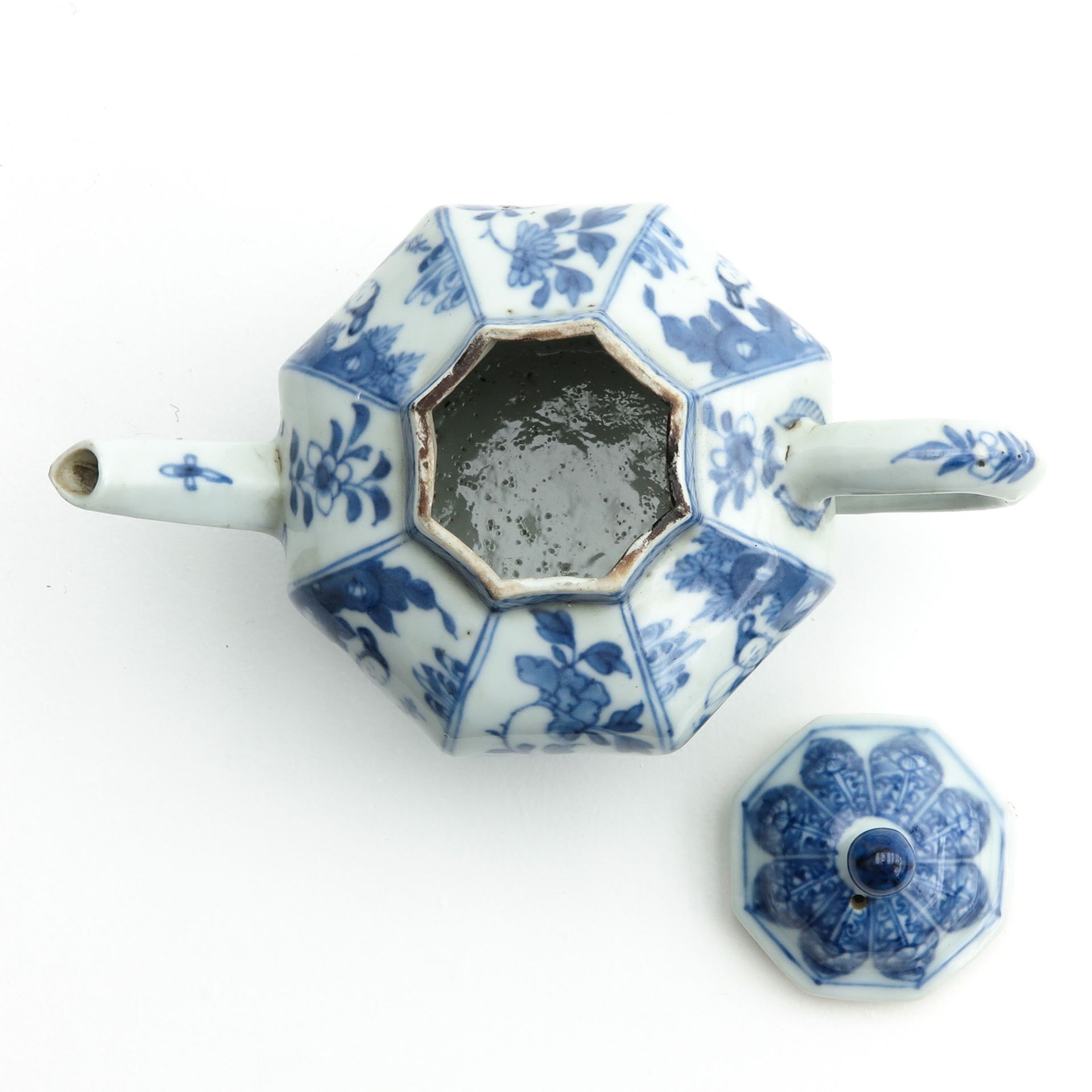 A Blue and White Teapot - Image 5 of 9