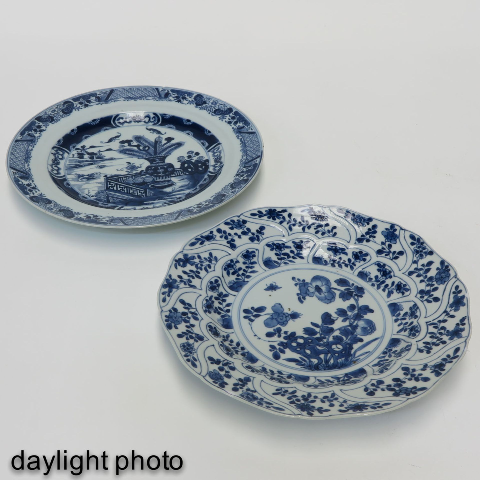 A Lot of 2 Blue and White Plates - Image 7 of 10