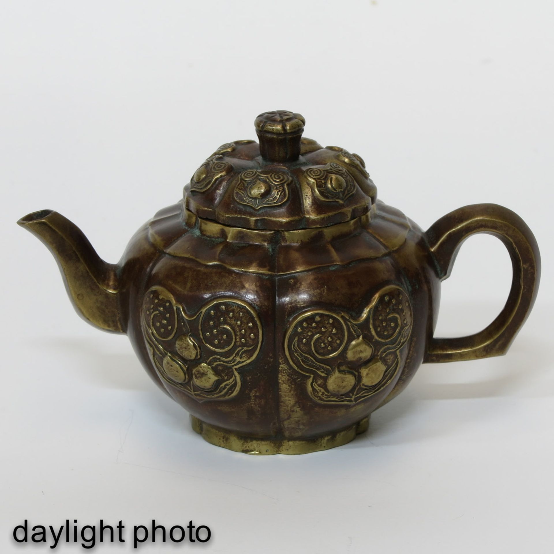 A Bronze Teapot - Image 7 of 10