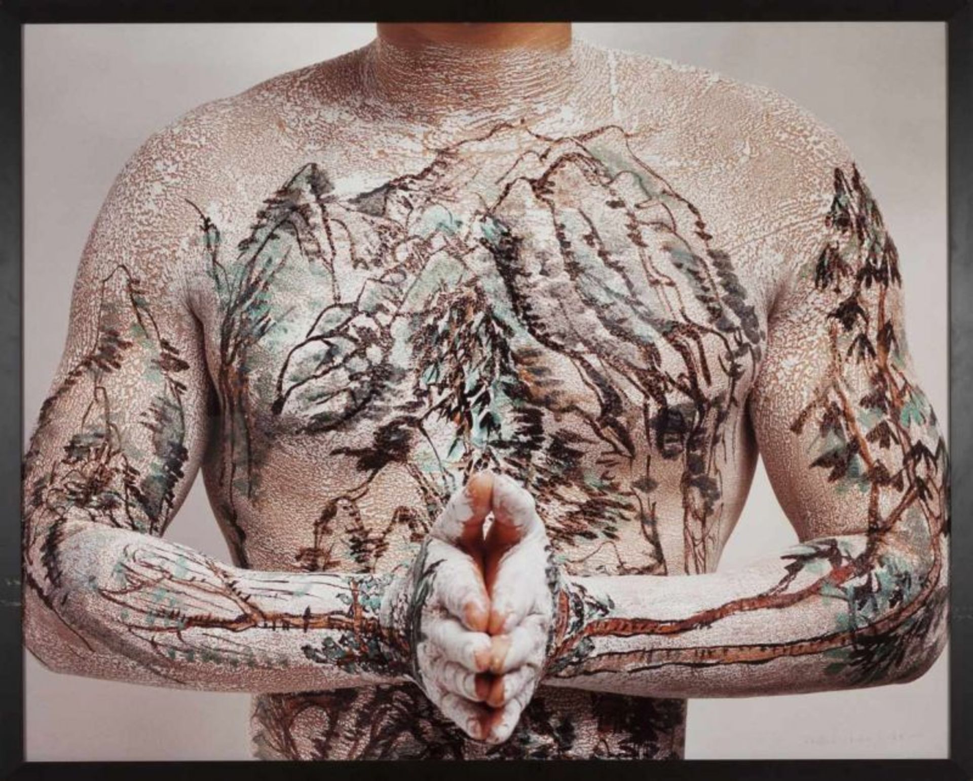 Huang Yan (b. 1966)UntitledCromogenic printFrom the series “Chinese Shan-shui Tattoo”, 1999Edition - Bild 2 aus 2