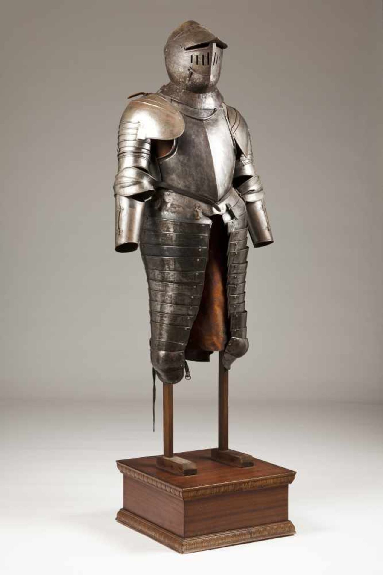 A "Cuirassier" suit of armour, 17th century