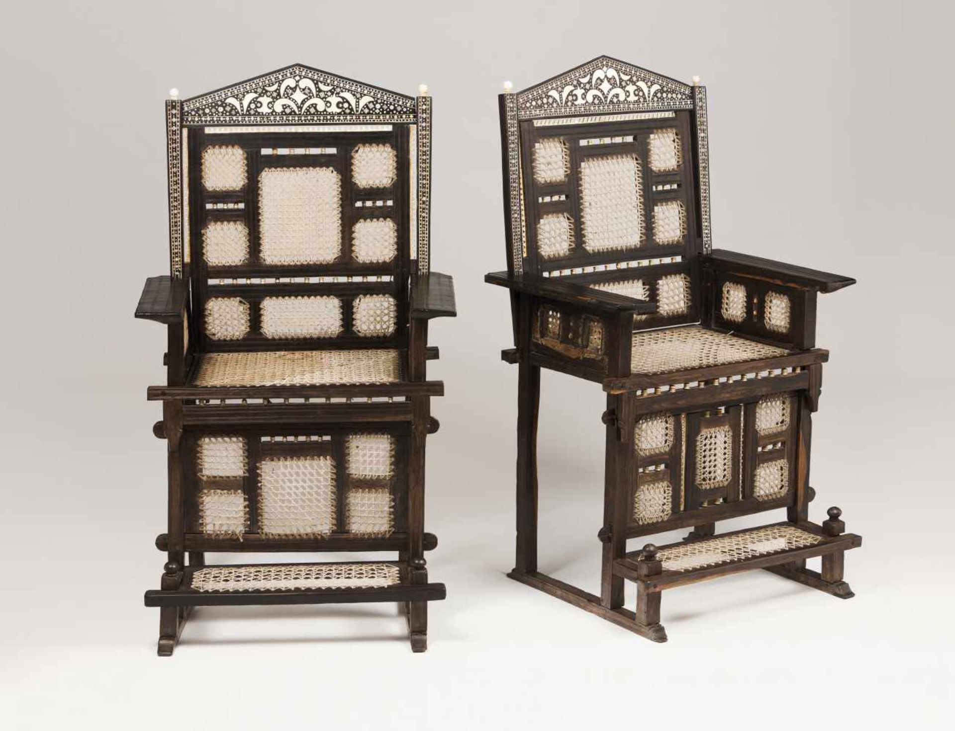 A pair of Indo-Afro-Portuguese chairs - Bild 2 aus 4