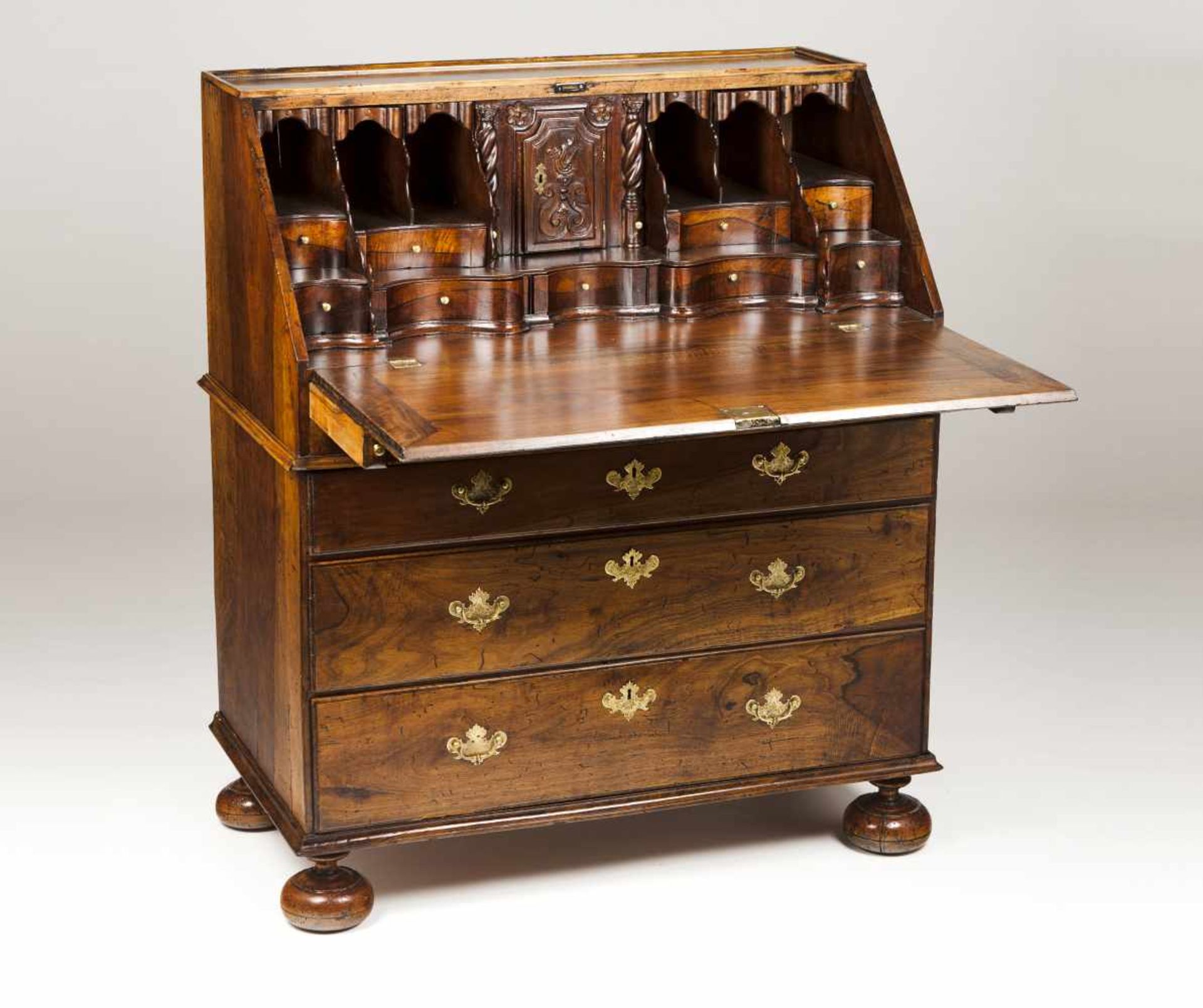 A George II bureau - Image 2 of 2