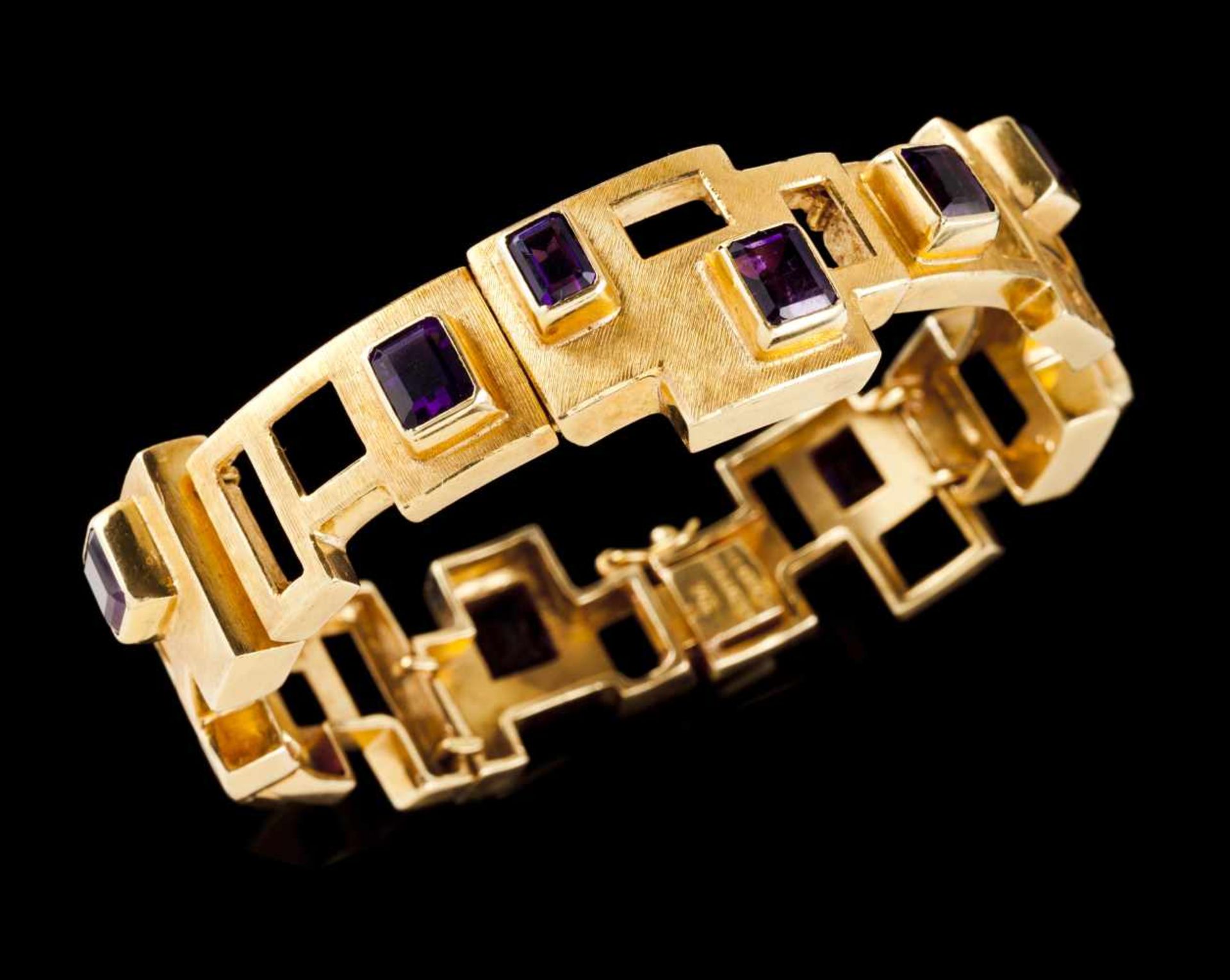 A modernistic bracelet