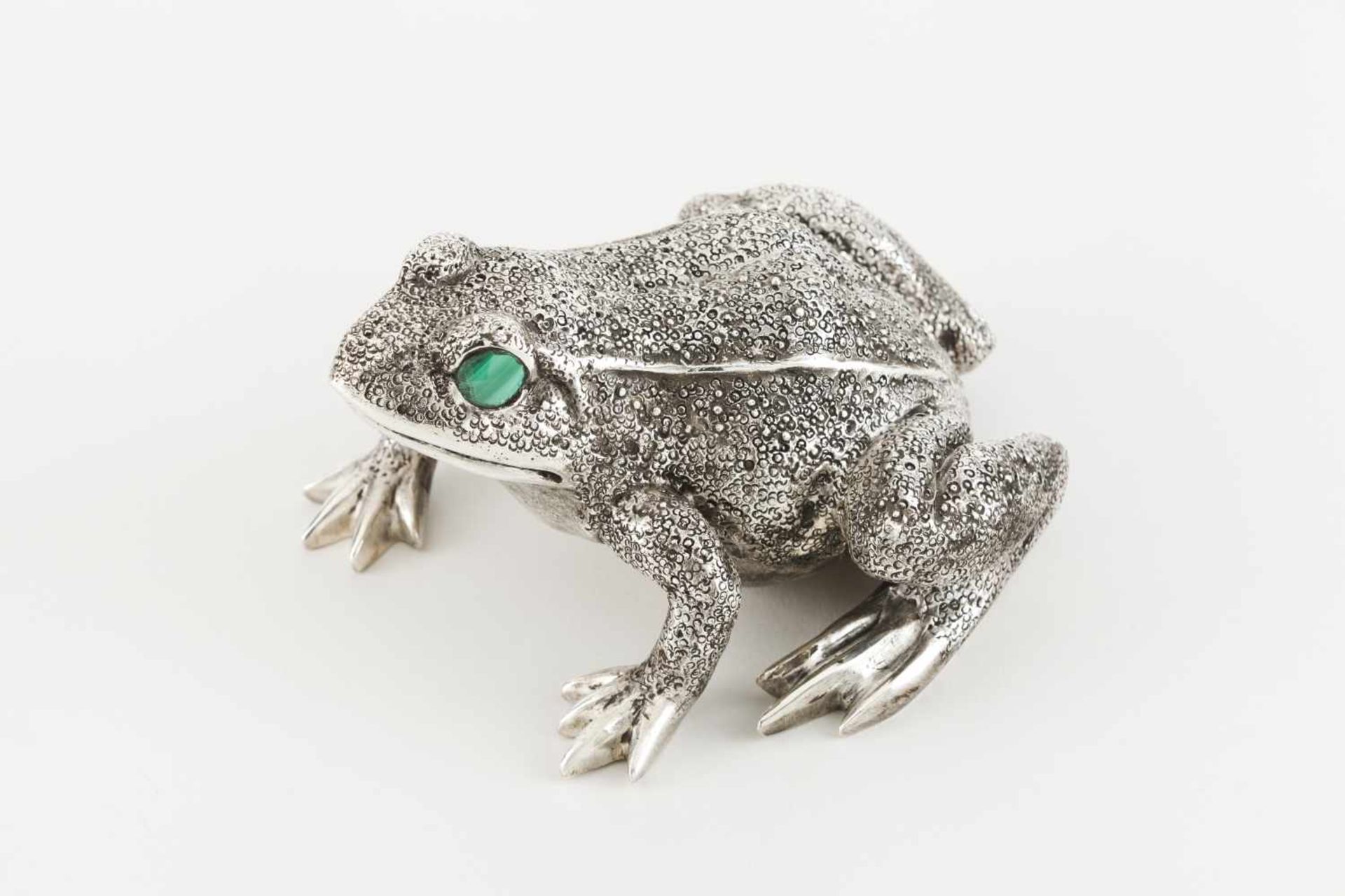 A toadTextured silverRealistic depiction with malachite eyesOporto hallmark, Eagle 925/