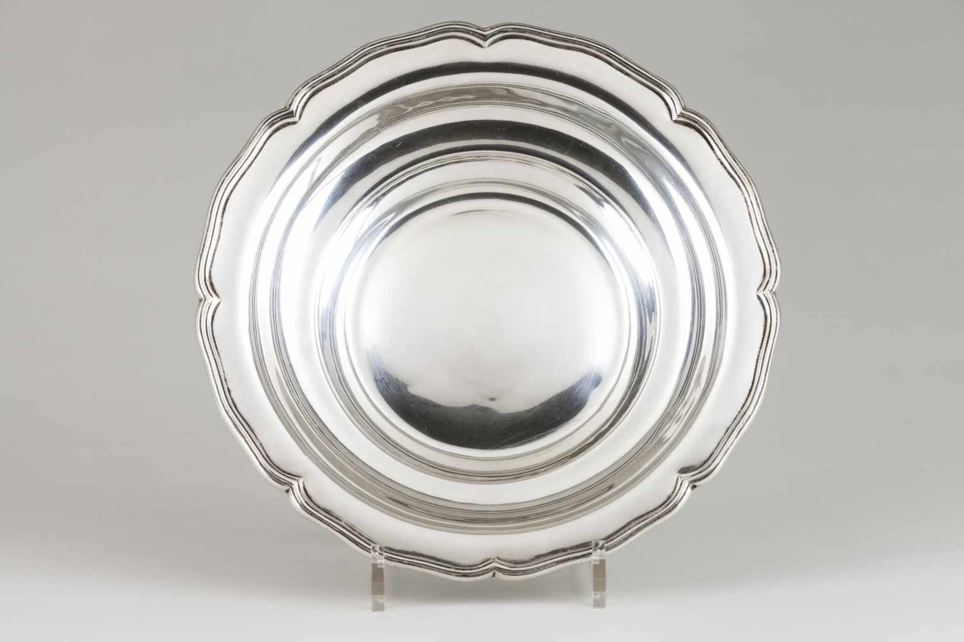 A fruit bowlPortuguese silverPlain body of scalloped lip and engraved friezeOporto hall