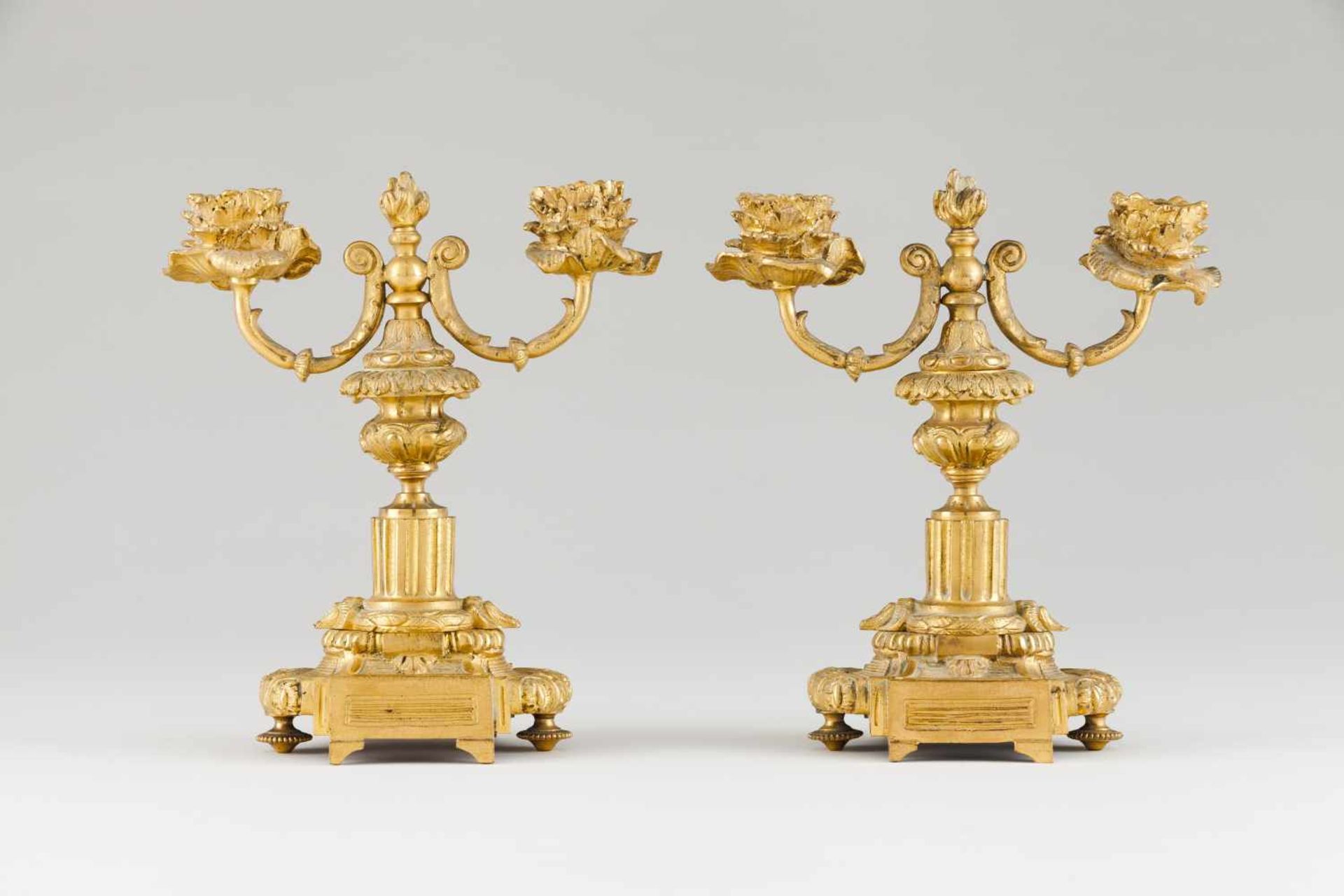 A pair of two branch candelabraGilt bronzeRaised decoration19th centuryHeight: 19,5