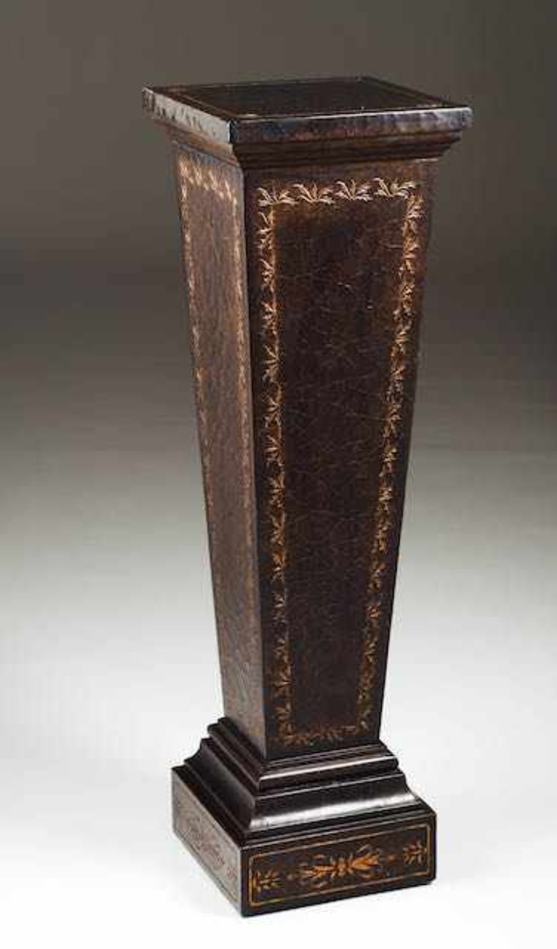 Column/ standCraquelé lacquered woodEngraved and gilt decoration with floral friezes19t