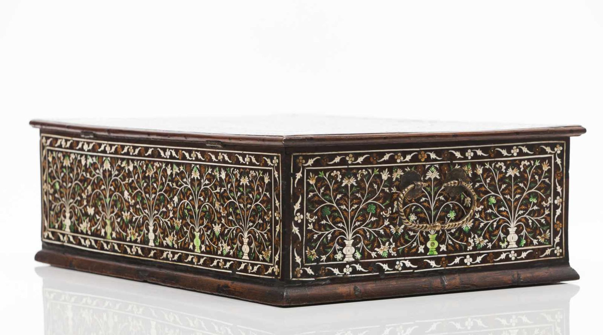 A Moghul boxTeak and sissooExuberant foliage scroll decoration in white and dyed ivoryC - Image 5 of 6