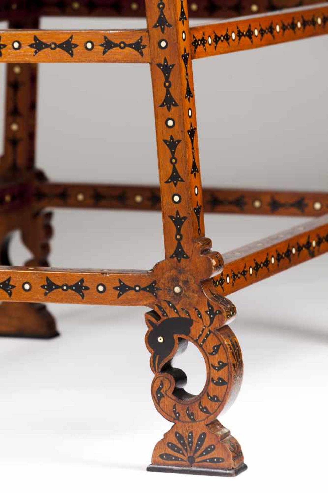 An Indo-Portuguese tablePart ebony veneered teak of ebony and ivory inlaid decoration with flor - Bild 3 aus 4