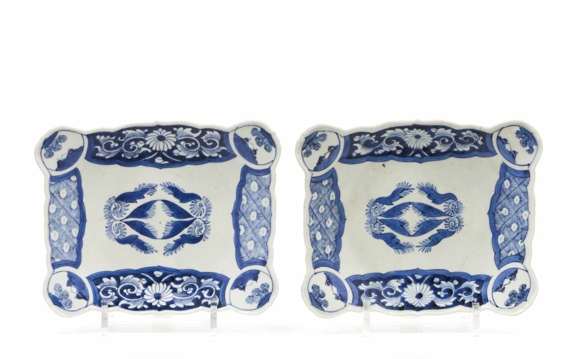 A pair of traysJapanese porcelainRectangular shaped of scalloped lipBlue and white deco