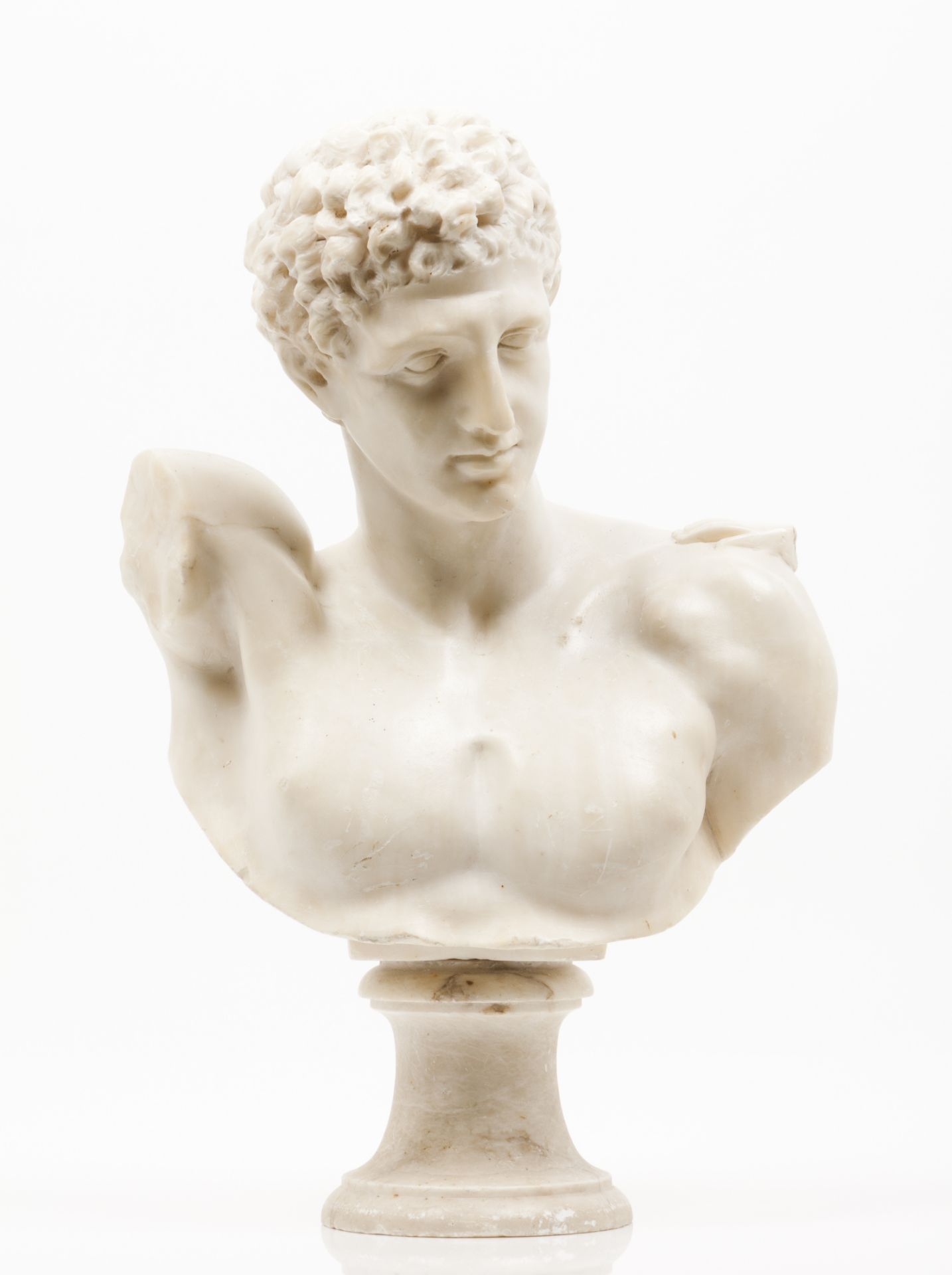 Ephebe's bustWhite marble sculptureEurope, 19th century(losses and faults)Height: 44 cm