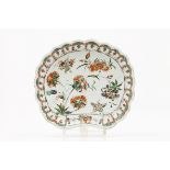 A deep plateChinese export porcelainScalloped lip and polychrome "Famille Verte" enamelled