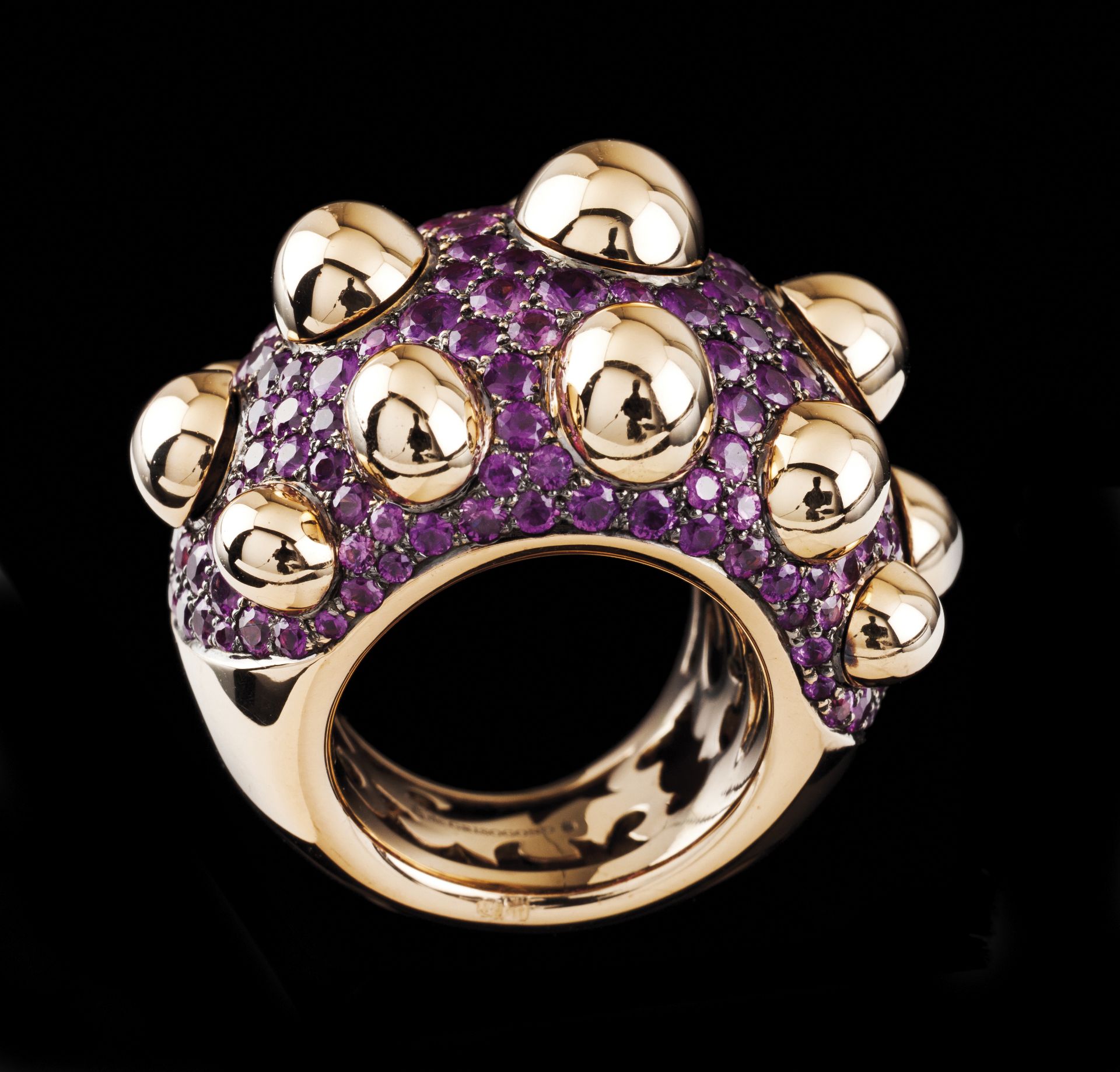 A Grisogono ringPink goldBody set in pave with 172 pink sapphires (ca.8.90ct) from which emerge gold