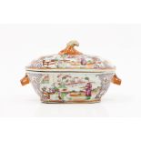 A small tureen with coverChinese export porcelainPolychrome decoration of oriental figuresZoomorphic