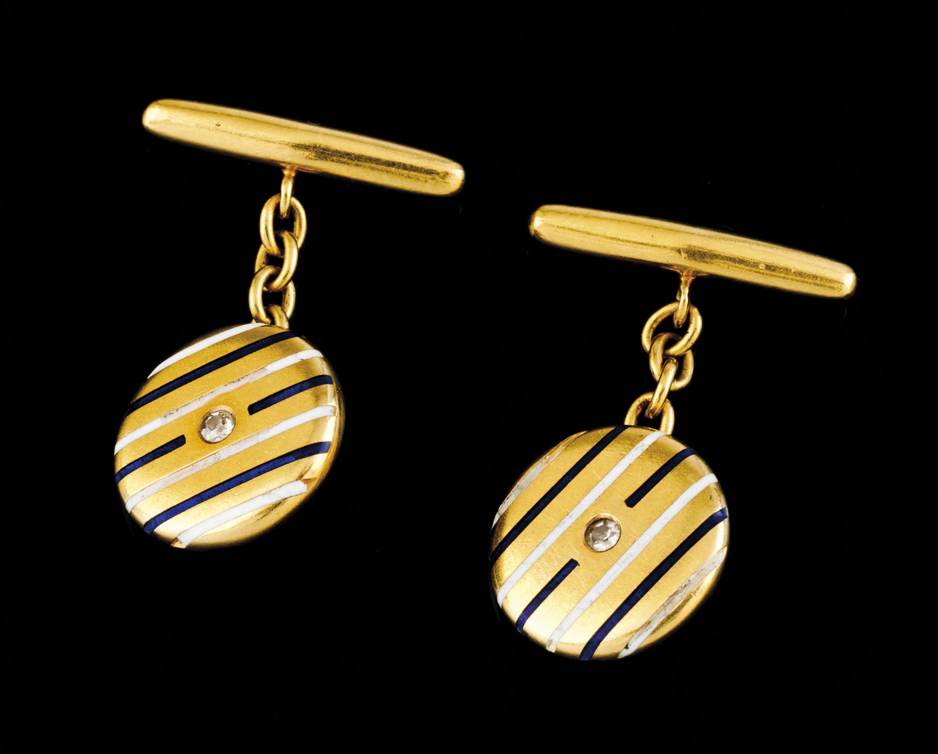 A pair of cufflinksPortuguese goldCircular shaped of blue and white enamelled stripes set with two