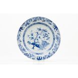 A large plateChinese export porcelainFloral blue and white decorationQianlong reign (1736-1795)(